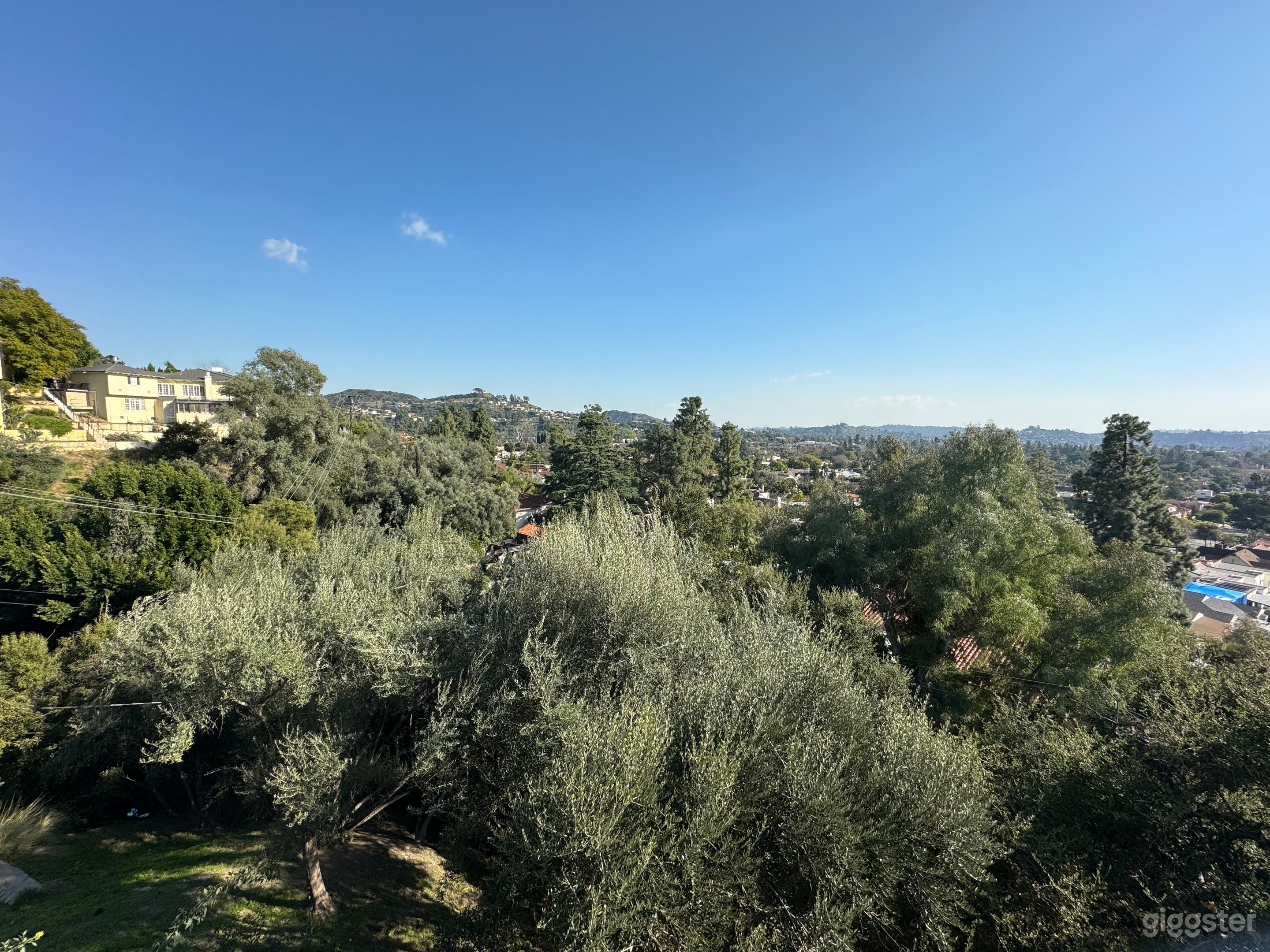 Huge empty house with breathtaking views Photo 3