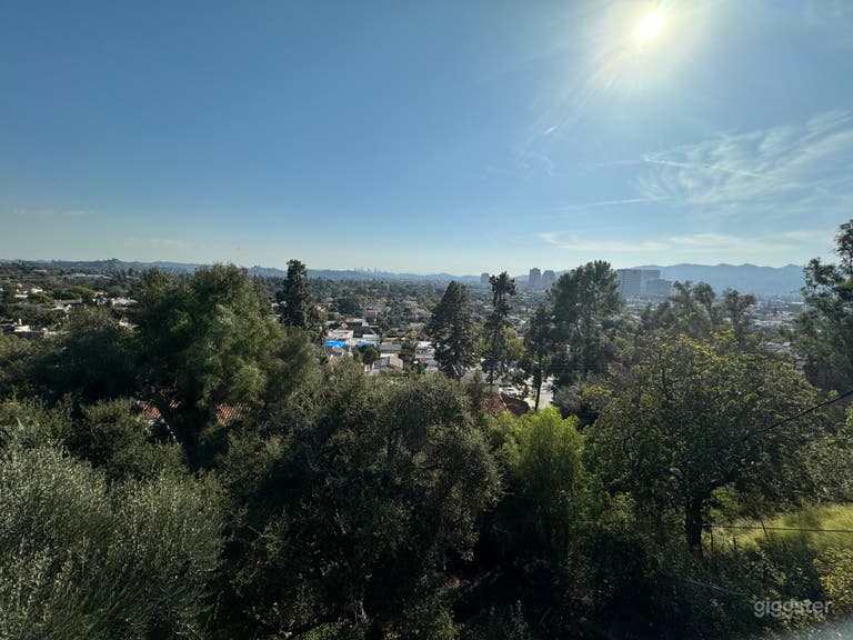  Huge empty house with breathtaking views 