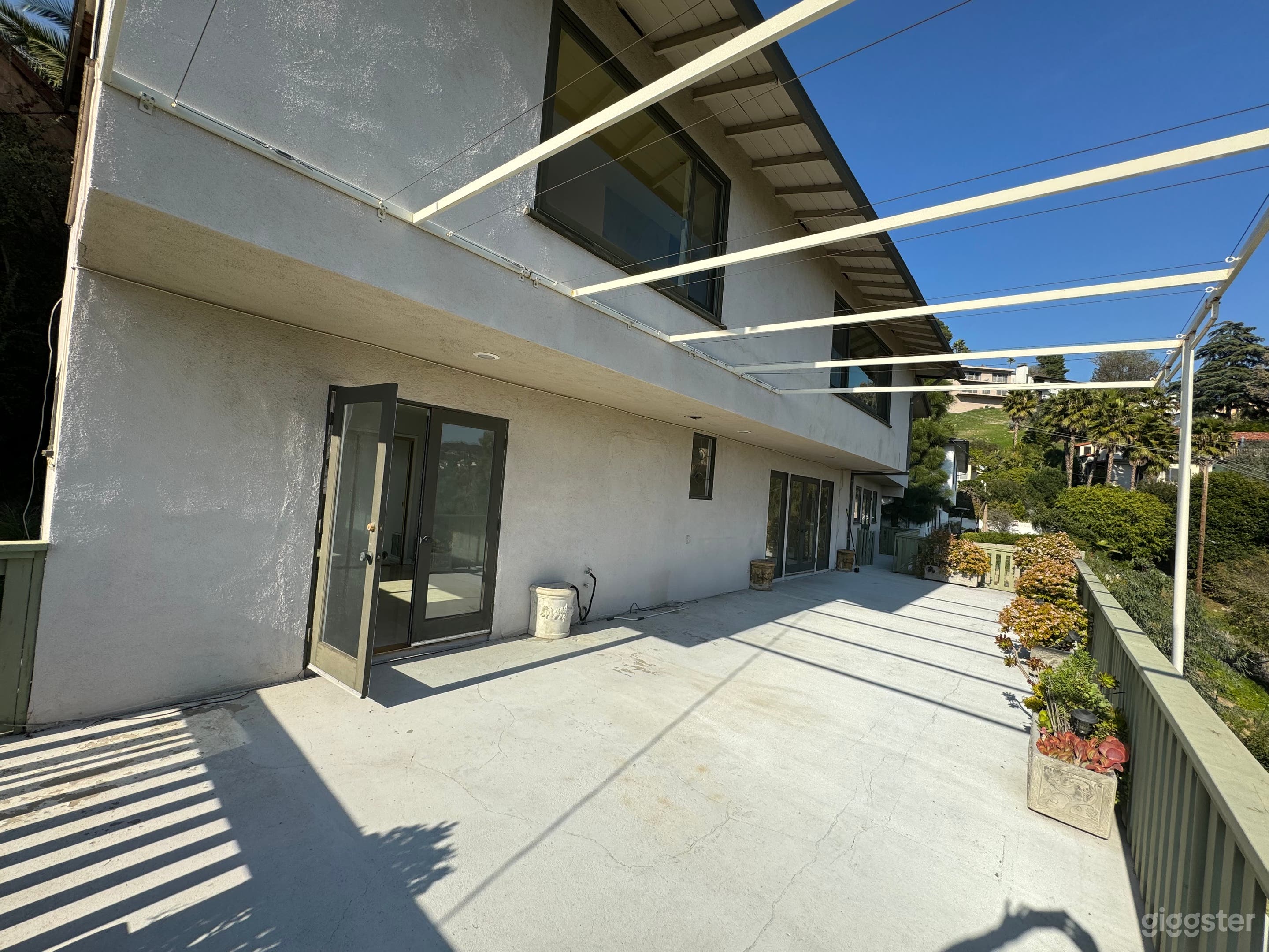 Huge empty house with breathtaking views Photo 2