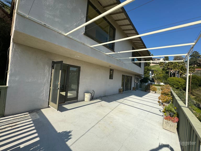  Huge empty house with breathtaking views 