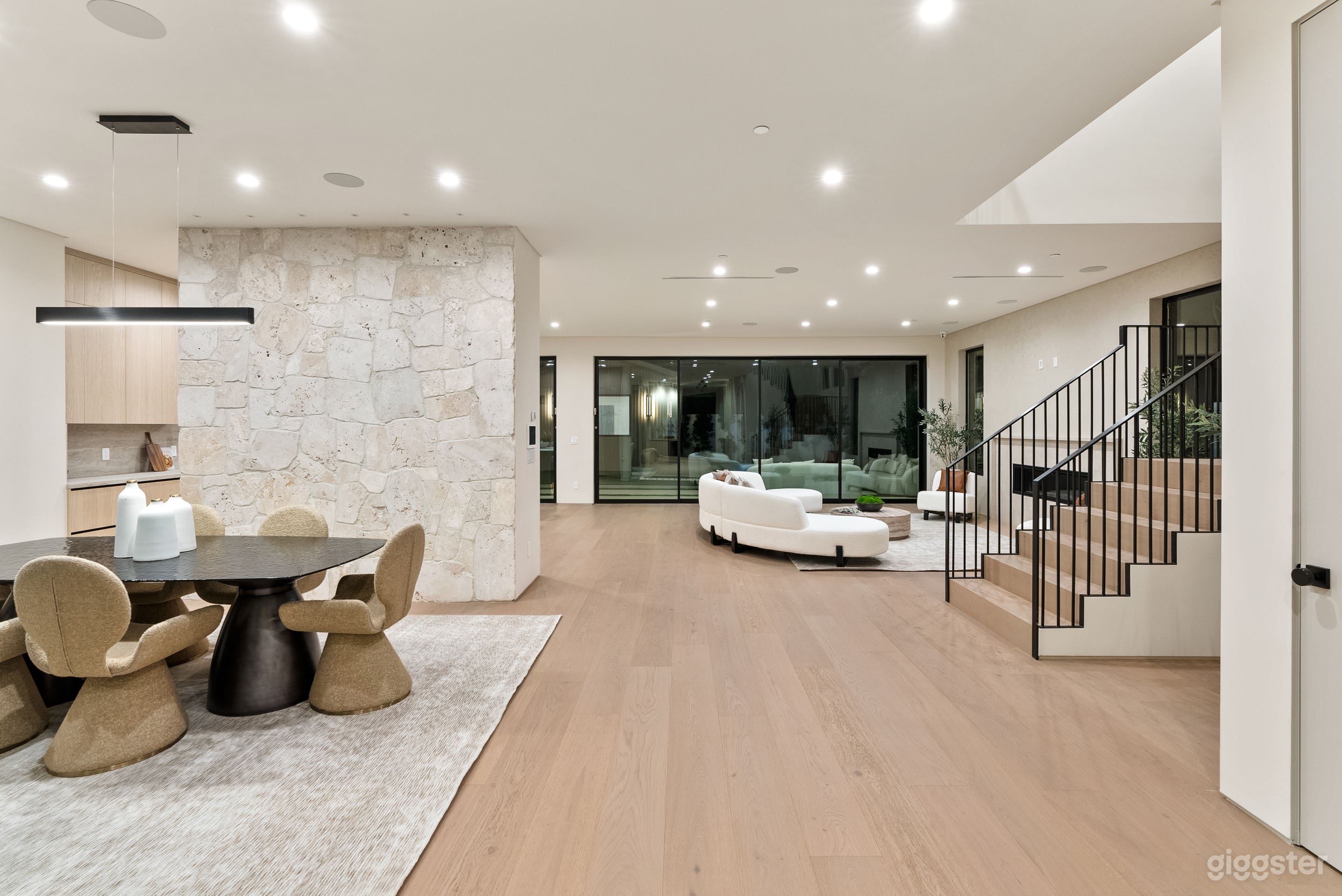 The ultimate luxury lifestyle living home Photo 3