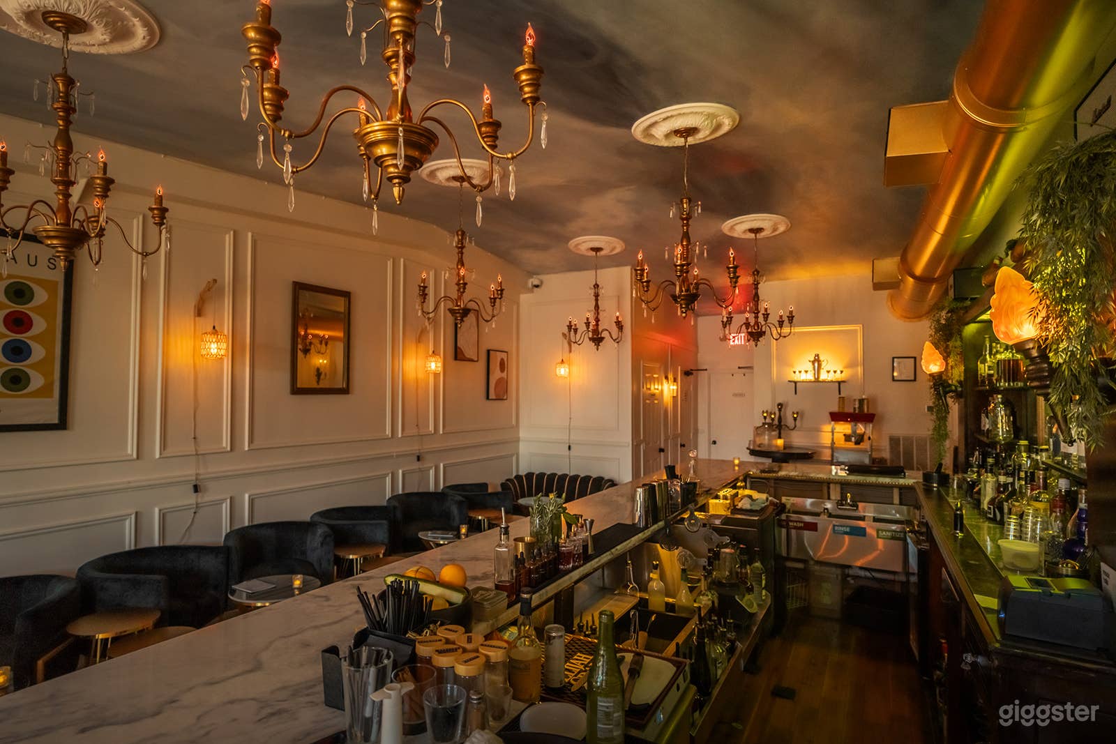 Craft cocktail bar with European vibes Photo 2