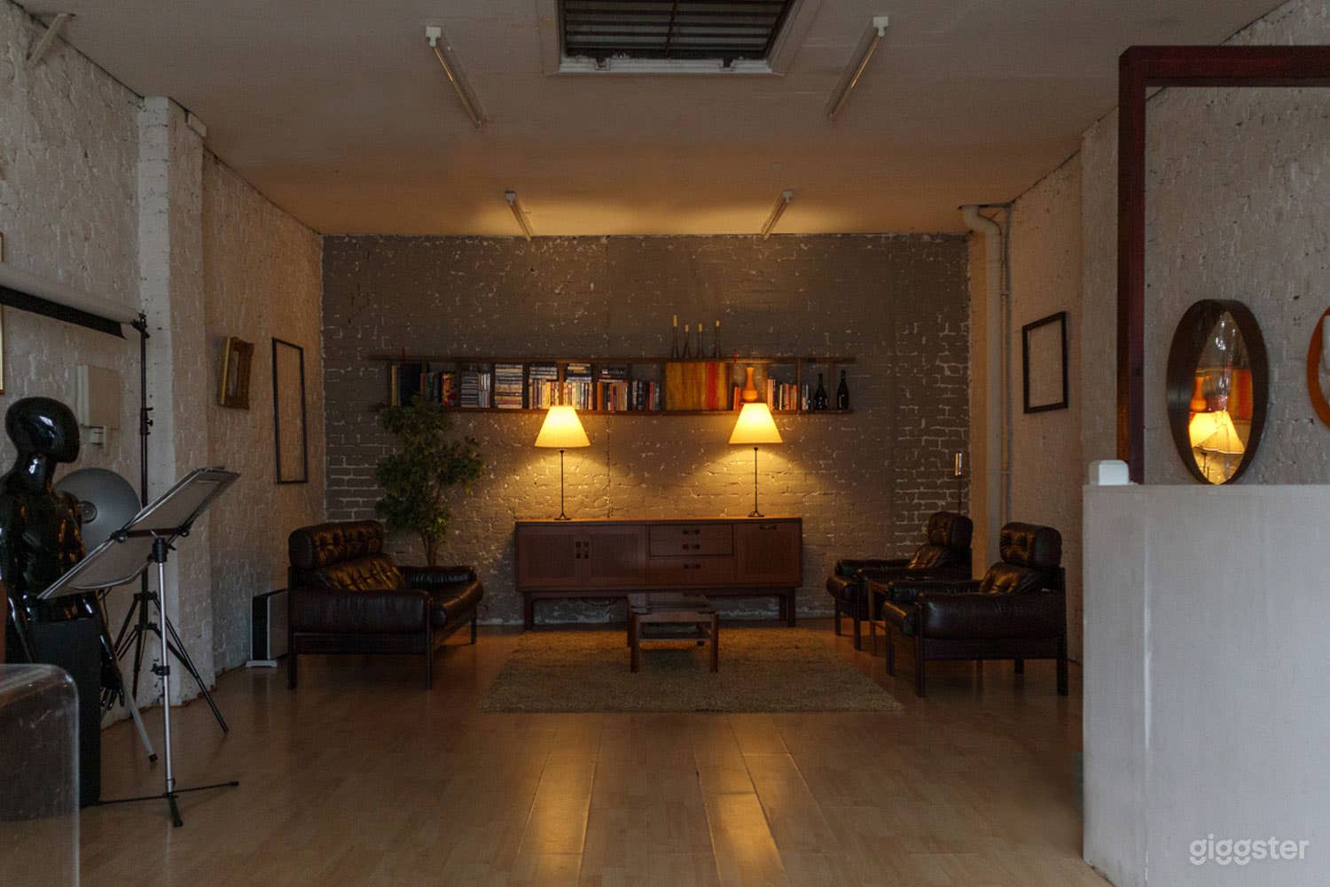 Photo Film Podcast Studio / Warehouse Conversion Photo 1