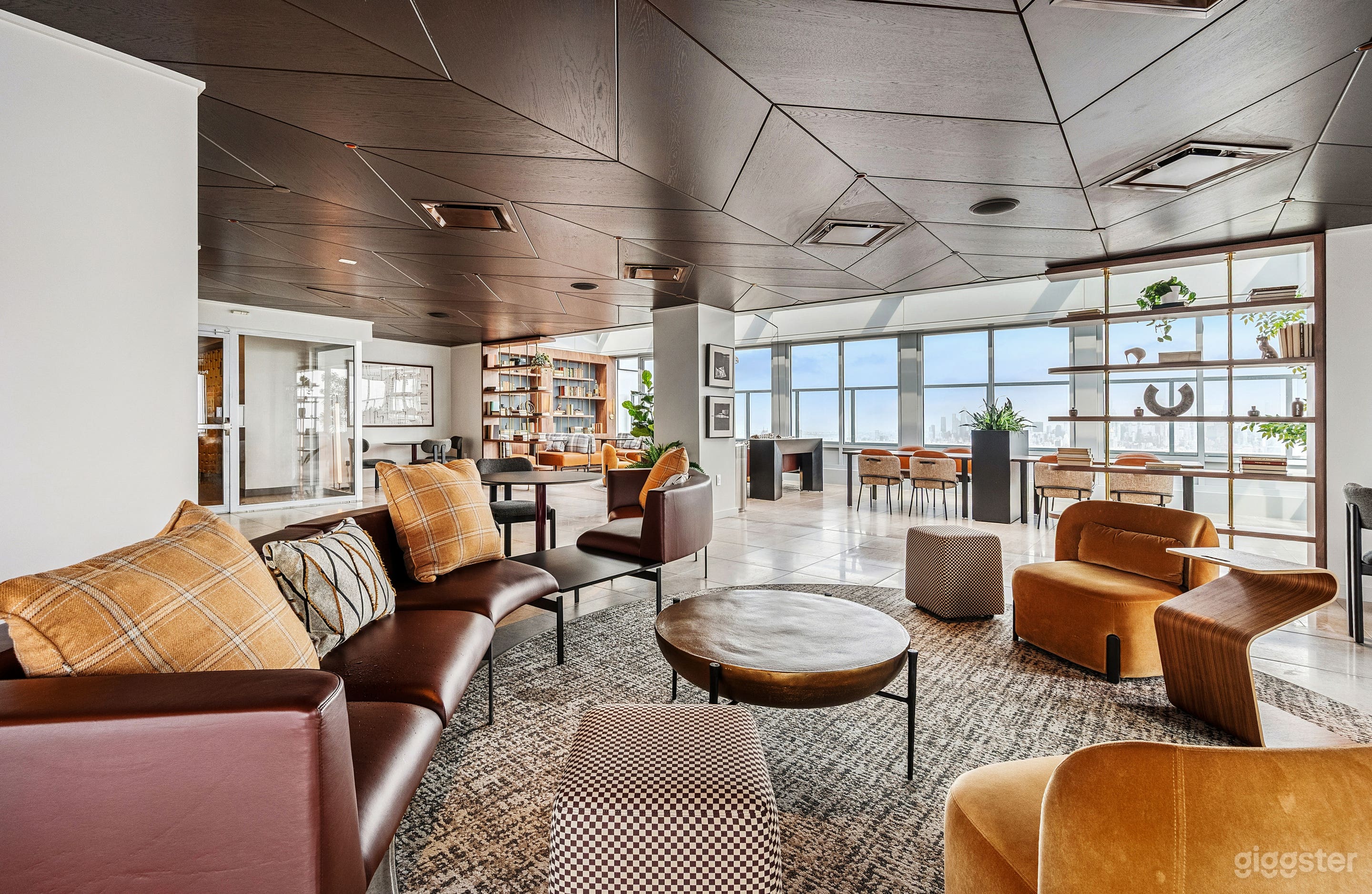 Gorgeous 58th Floor Lounge with City Views Photo 2