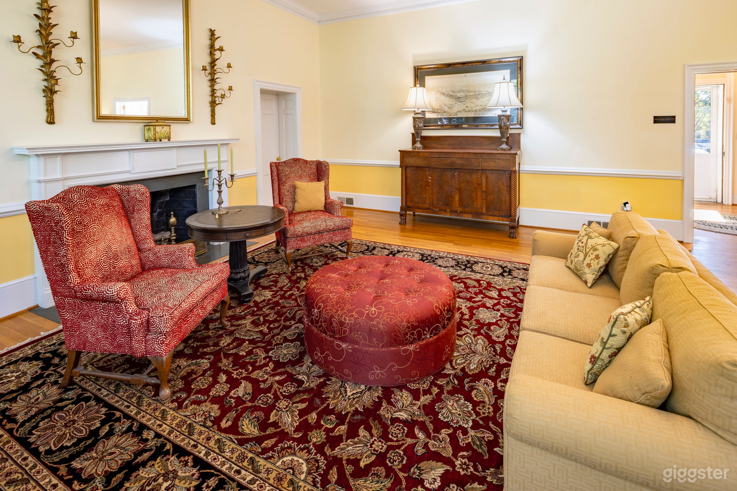 Timeless Alumnae House Parlor Photo 4