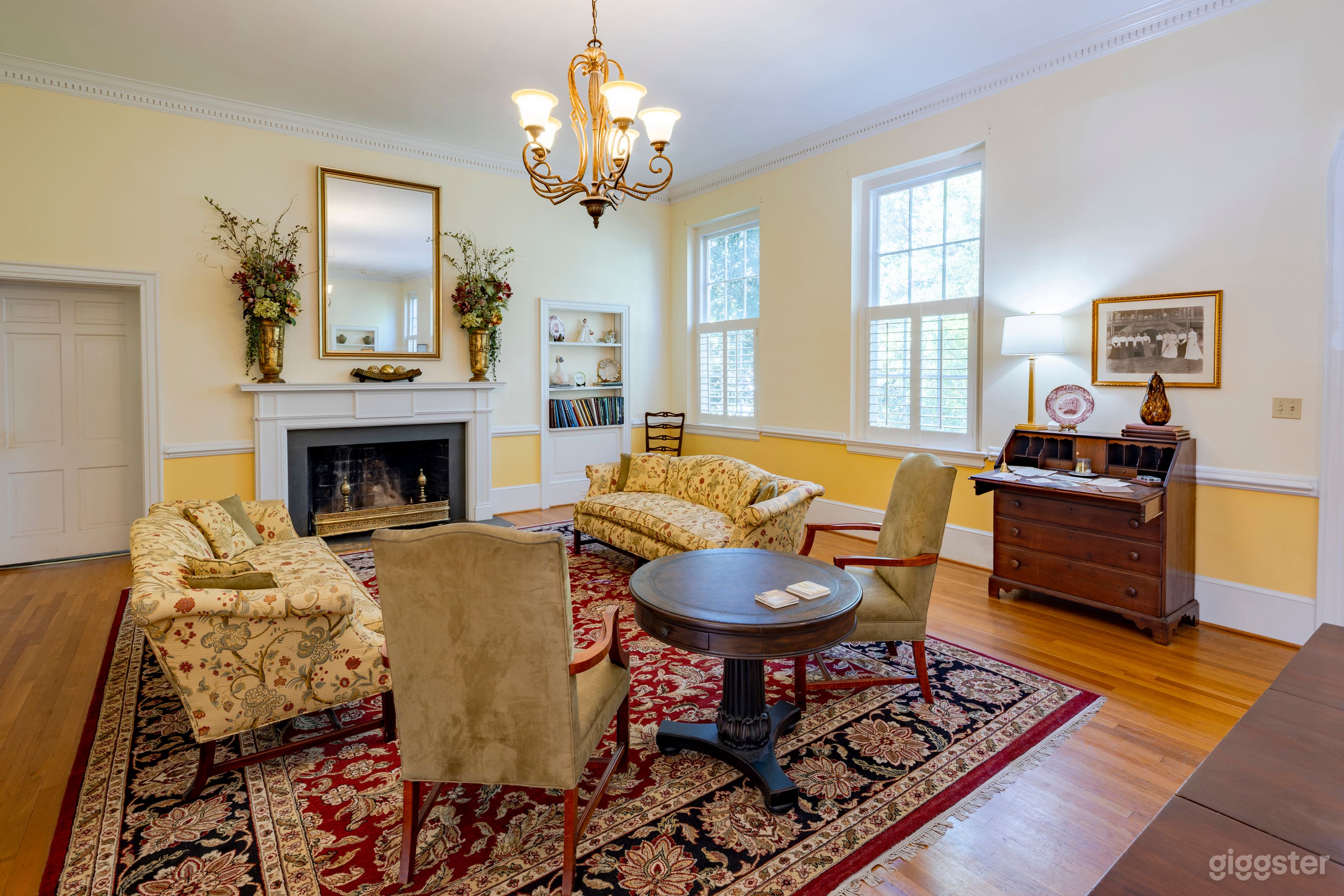 Timeless Alumnae House Parlor Photo 2