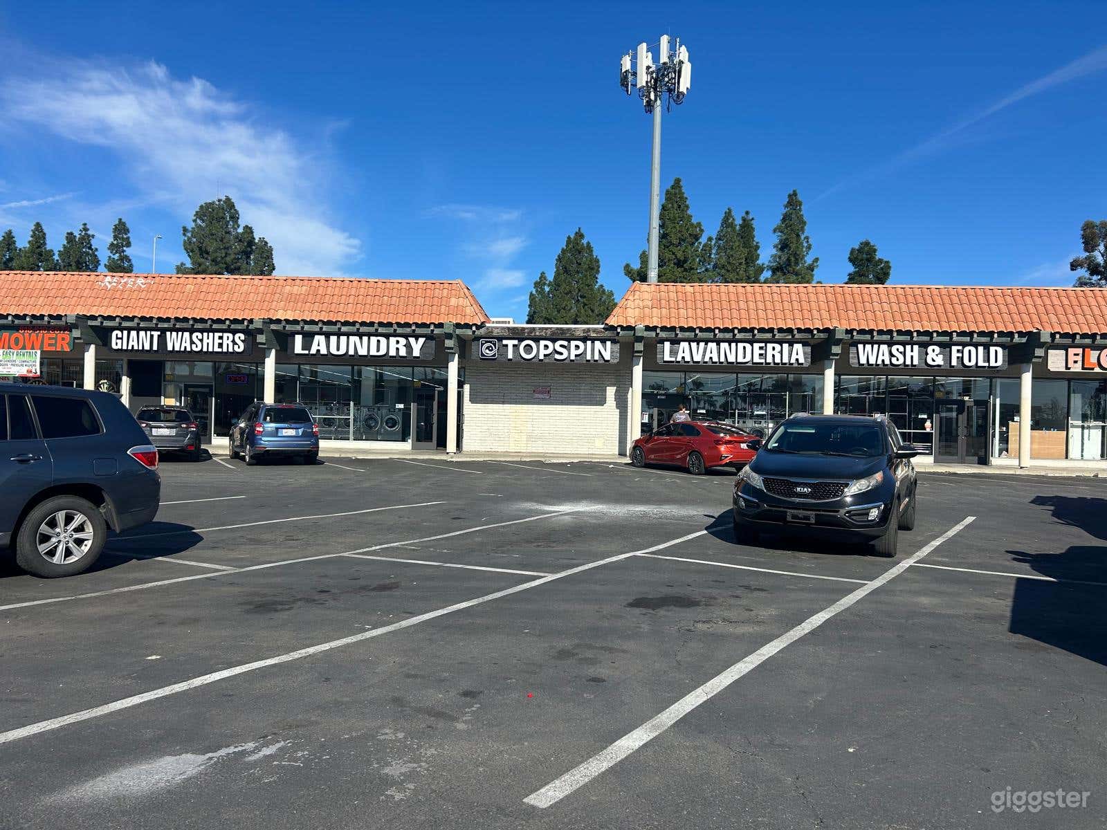 Mission Hills Laundromat Photo 3