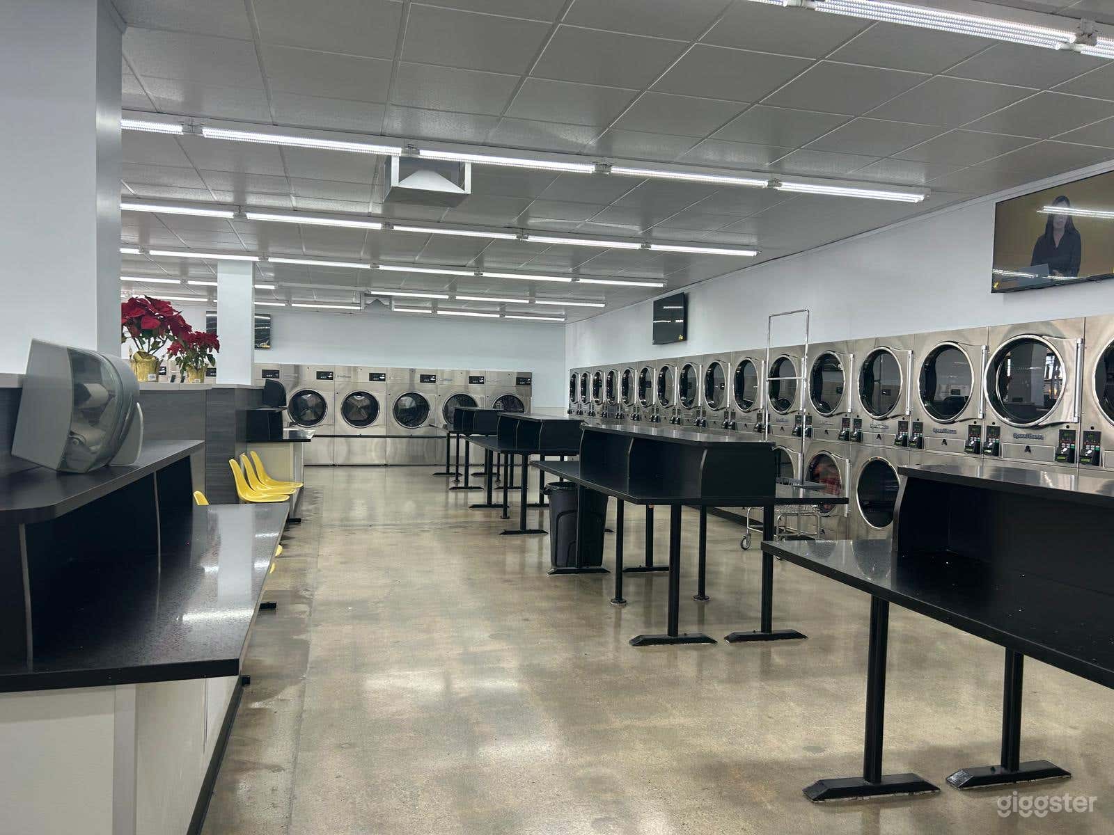 Mission Hills Laundromat Photo 1