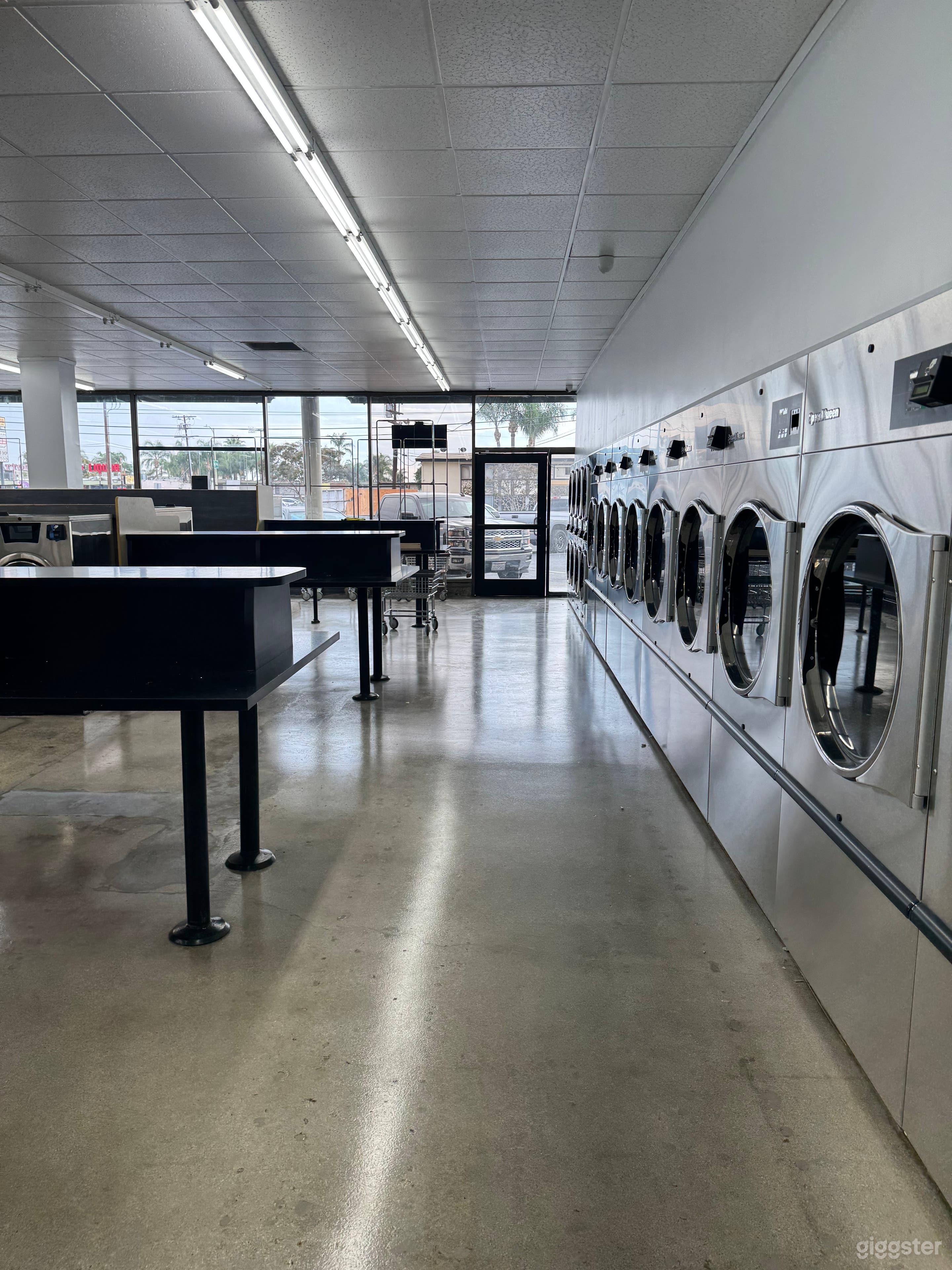 Mission Hills Laundromat Photo 4