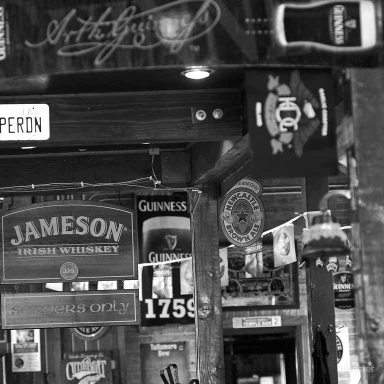  A Classic World Pub Bar and Rooftop Patio 