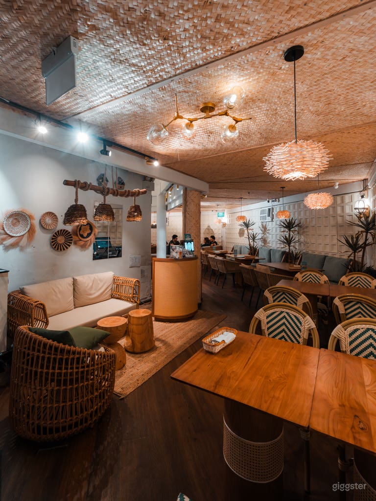  Modern Natural Themed Cafe / Restaurant (Central) 