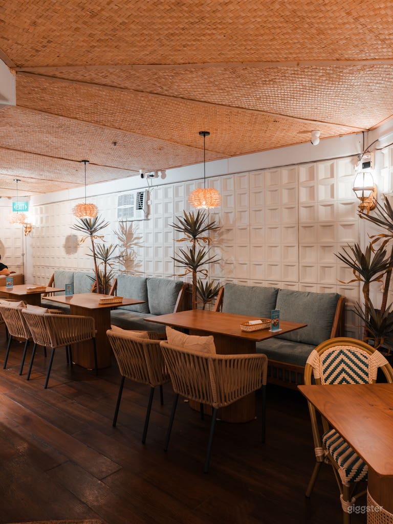  Modern Natural Themed Cafe / Restaurant (Central) 