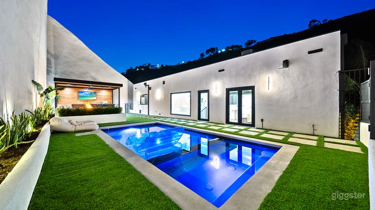  Beverly Hills Hideaway with Pool & Canyon Views 