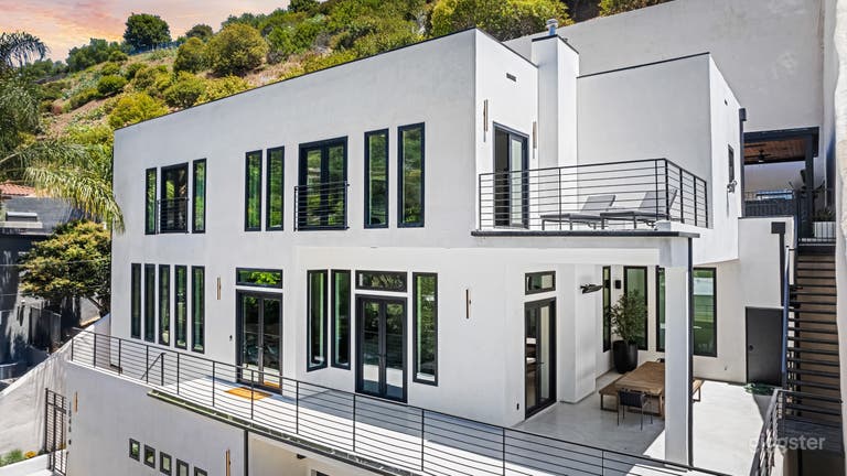  Beverly Hills Hideaway with Pool & Canyon Views 