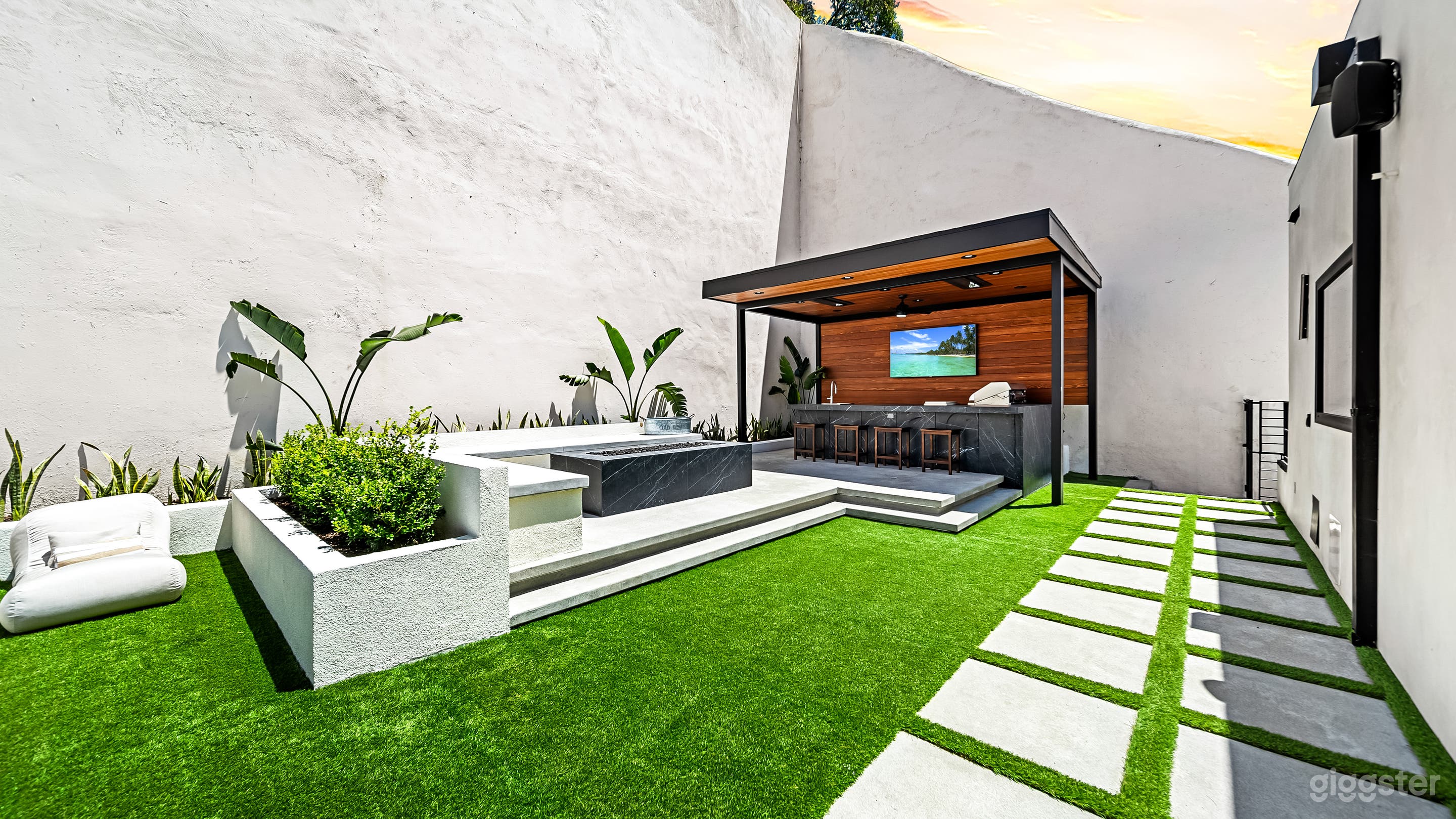 Beverly Hills Hideaway with Pool &amp; Canyon Views Photo 3