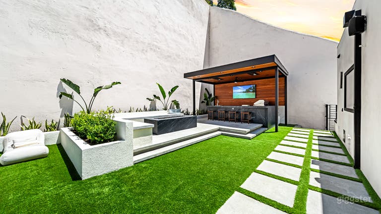  Beverly Hills Hideaway with Pool & Canyon Views 