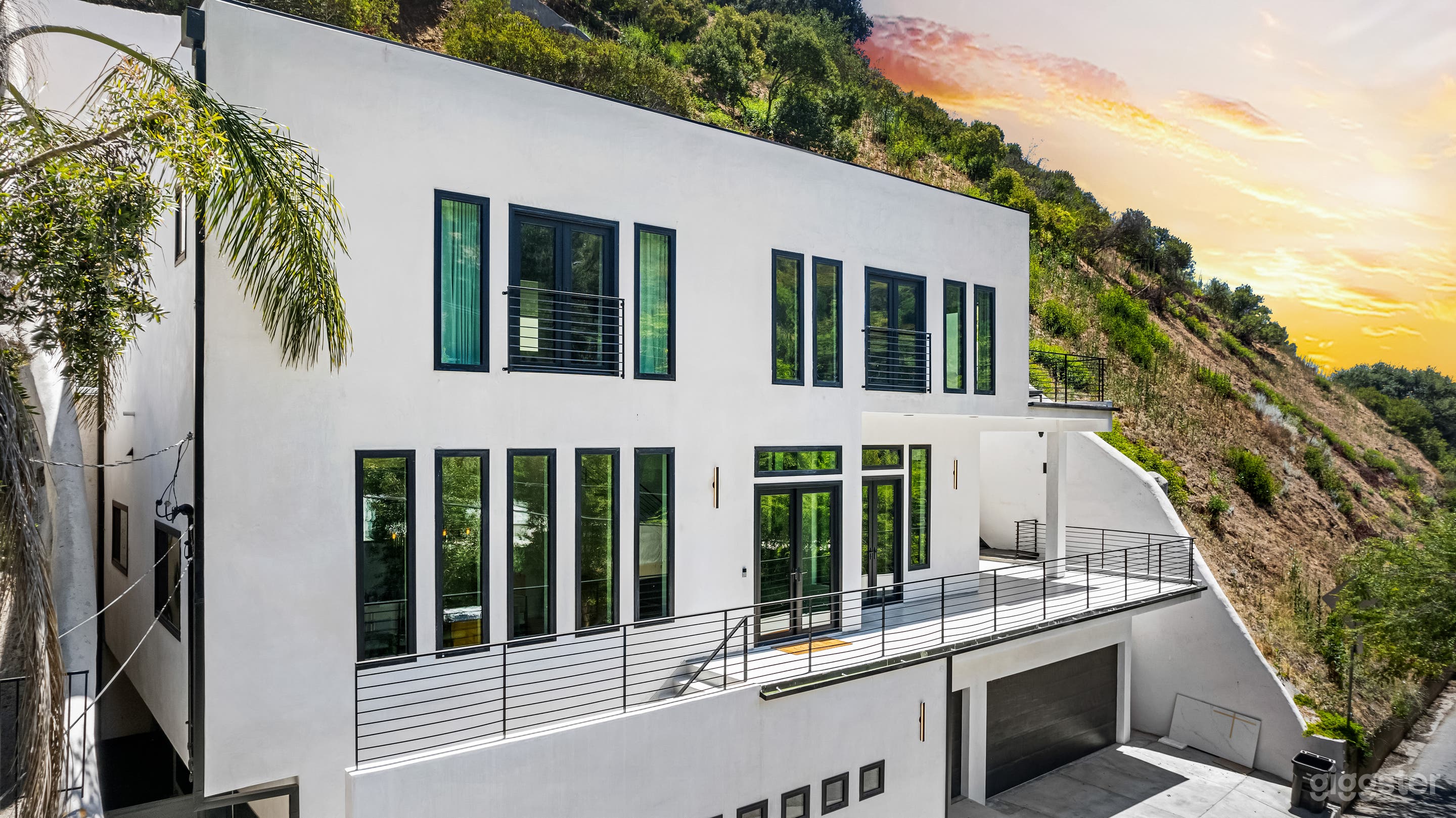 Beverly Hills Hideaway with Pool &amp; Canyon Views Photo 4