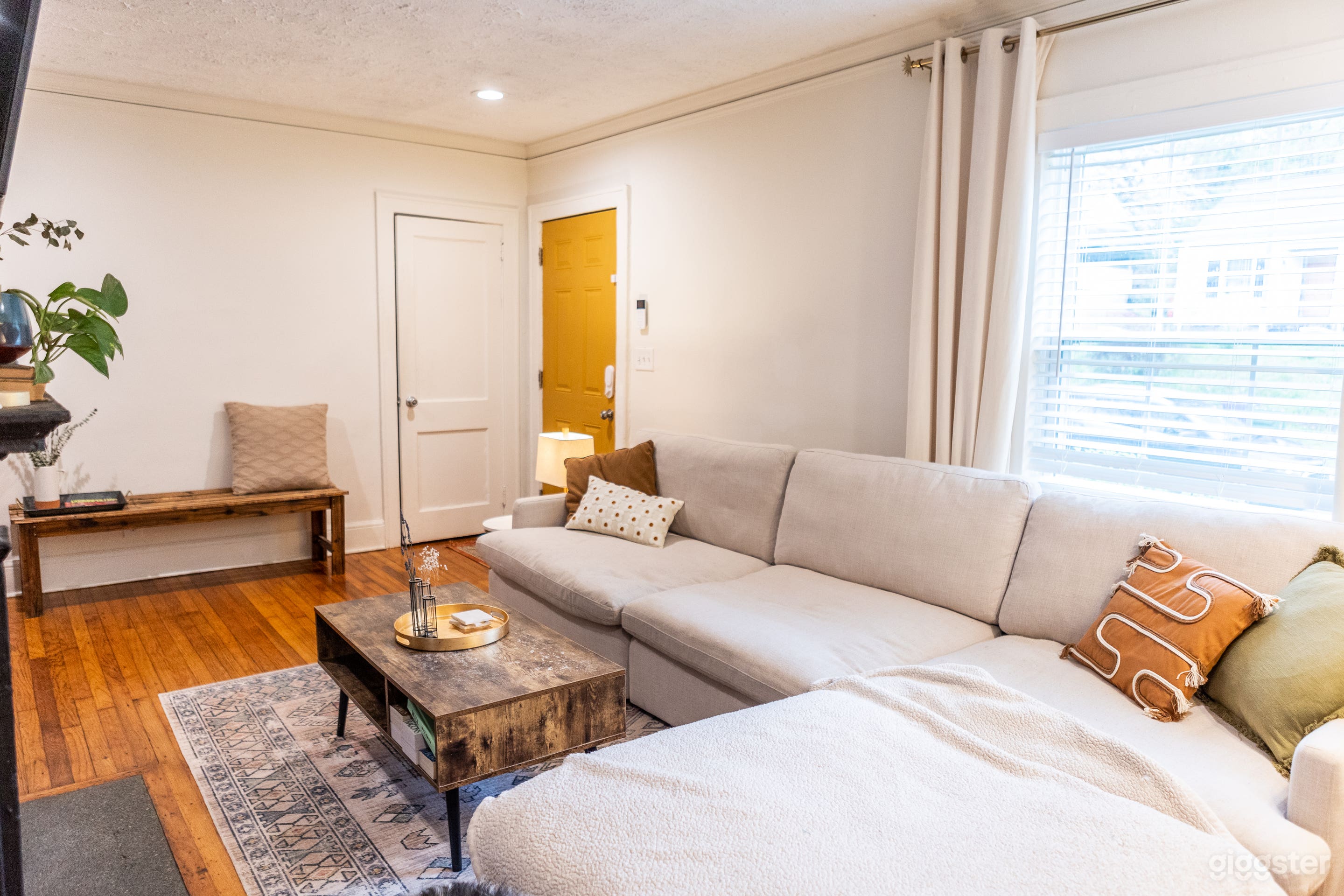 Cozy Urban Home Photo 4