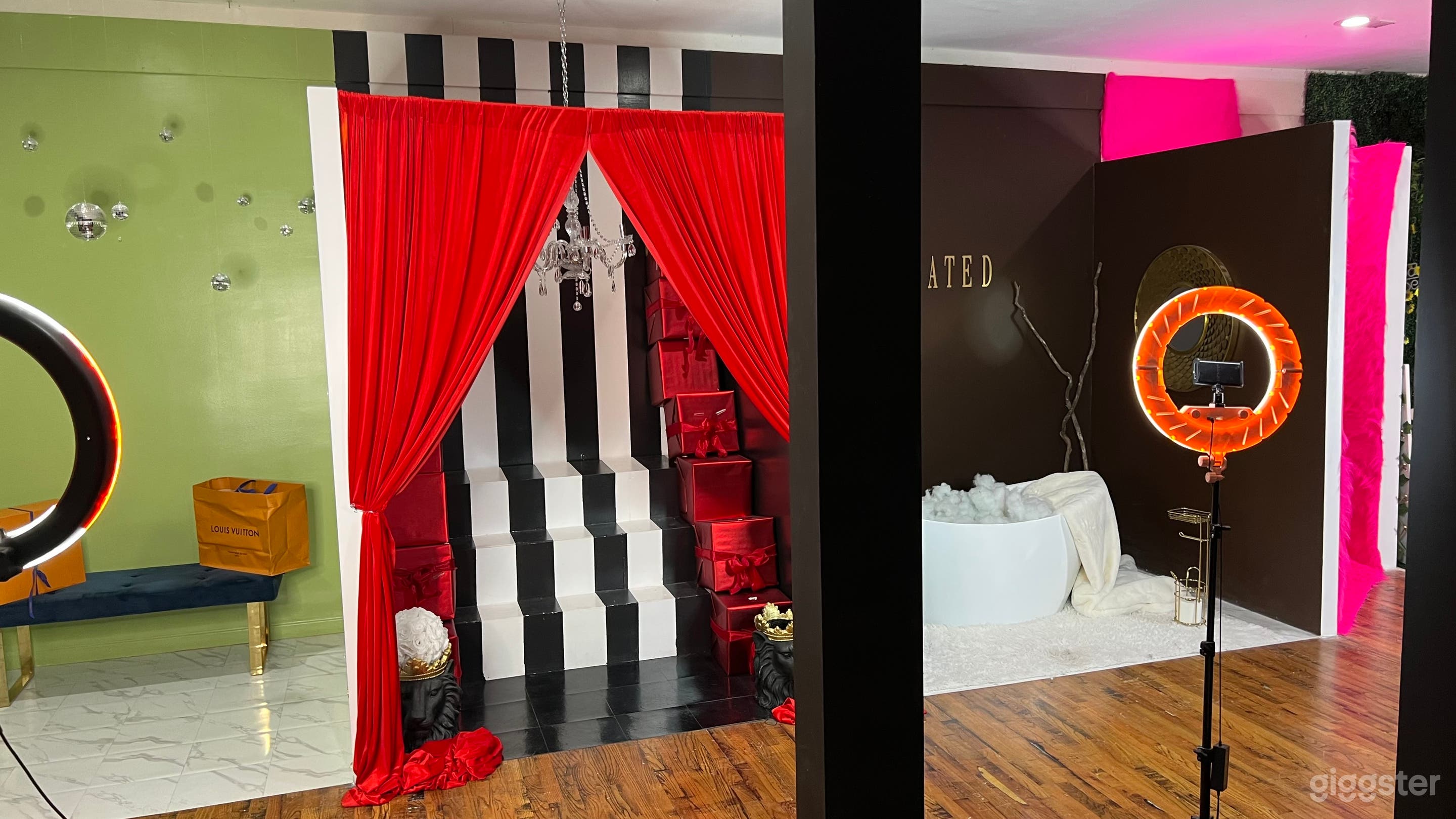 Interchangeable-Room Content-Photography Studio Photo 1