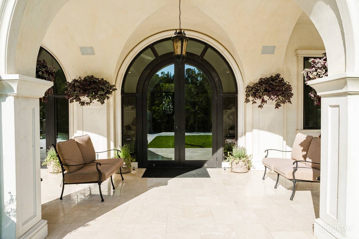 Chantilly Bright Spacious Mansion Photo 4