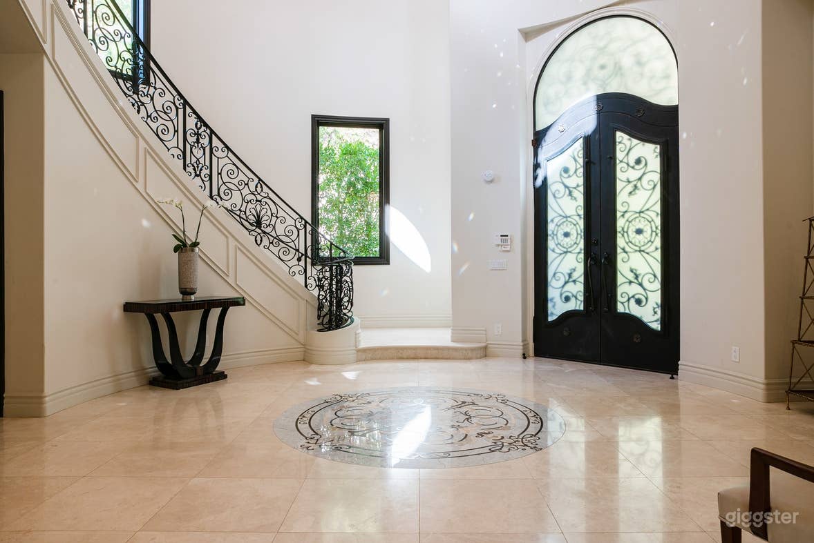 Chantilly Bright Spacious Mansion Photo 2