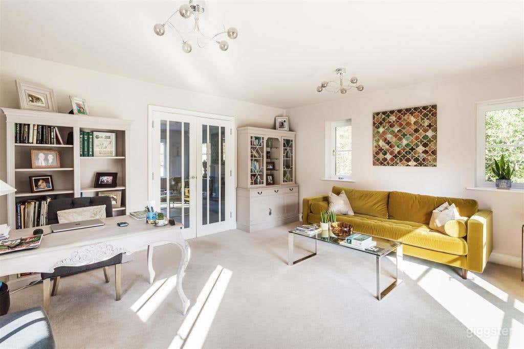 Stunning 5 bed in the heart of the Surrey Hills Photo 2