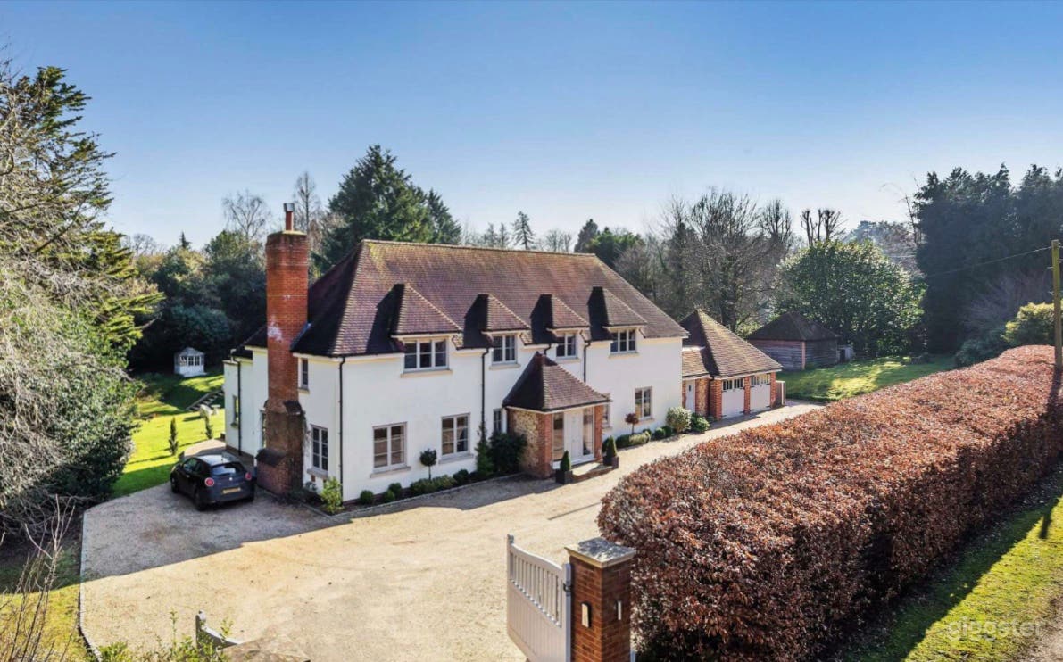 Stunning 5 bed in the heart of the Surrey Hills Photo 1