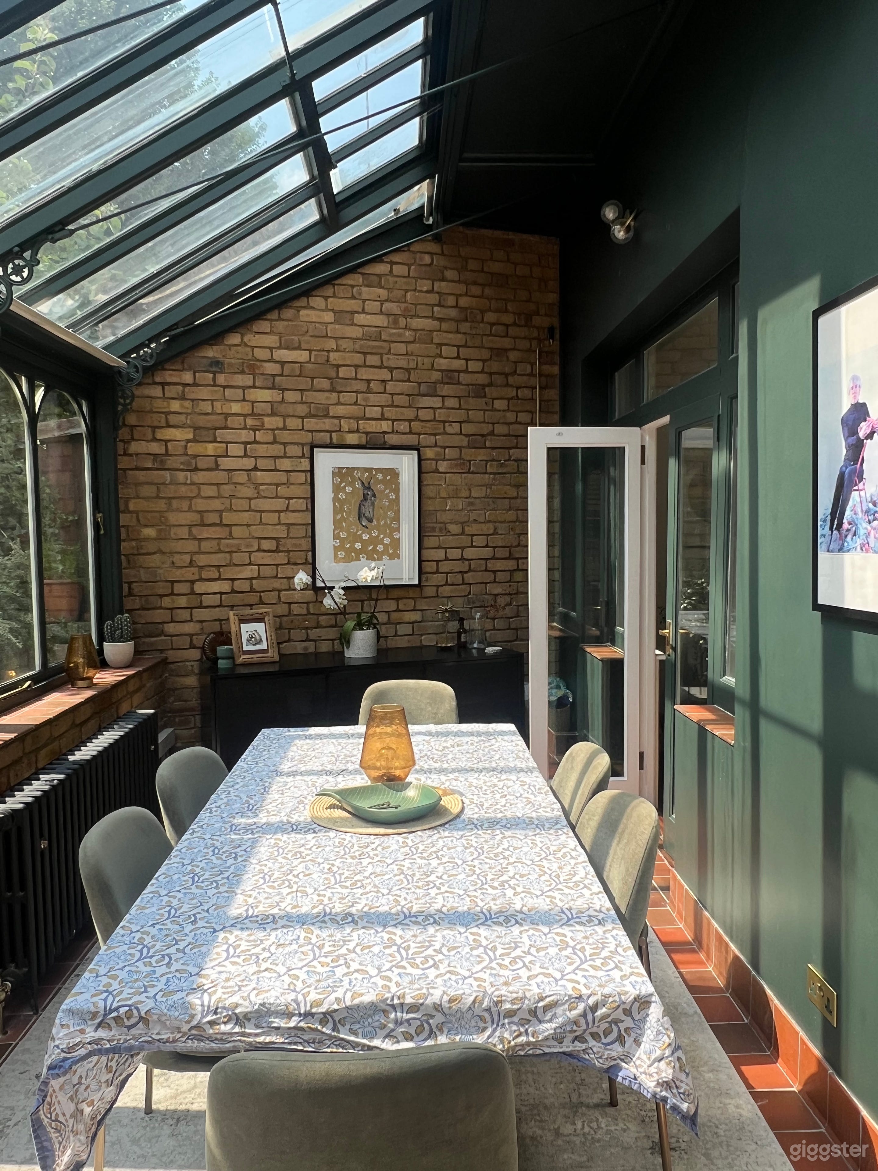 Beautiful Highgate hideaway Photo 2