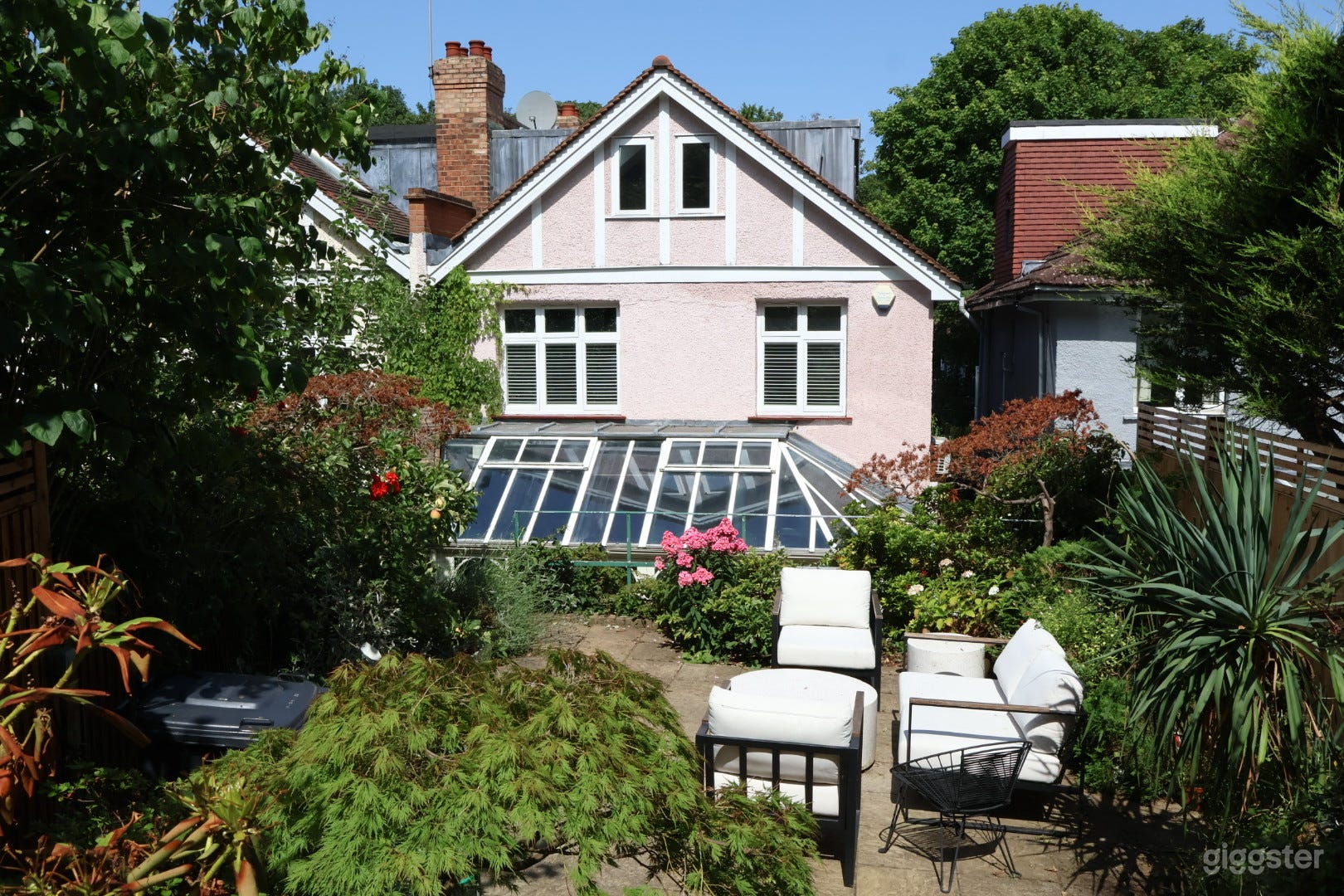 Beautiful Highgate hideaway Photo 4