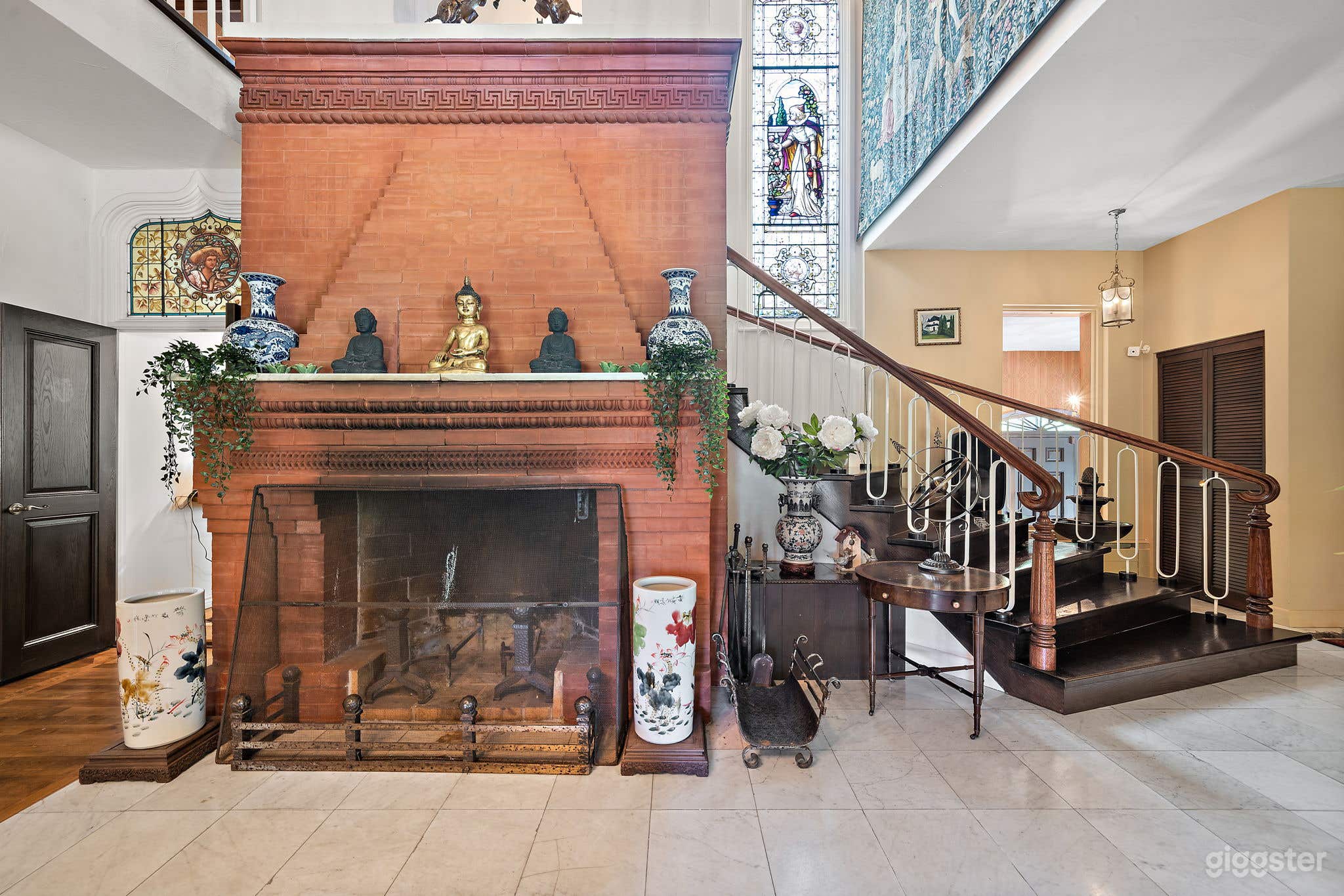 Historic Victorian Waterfront Manor Photo 3