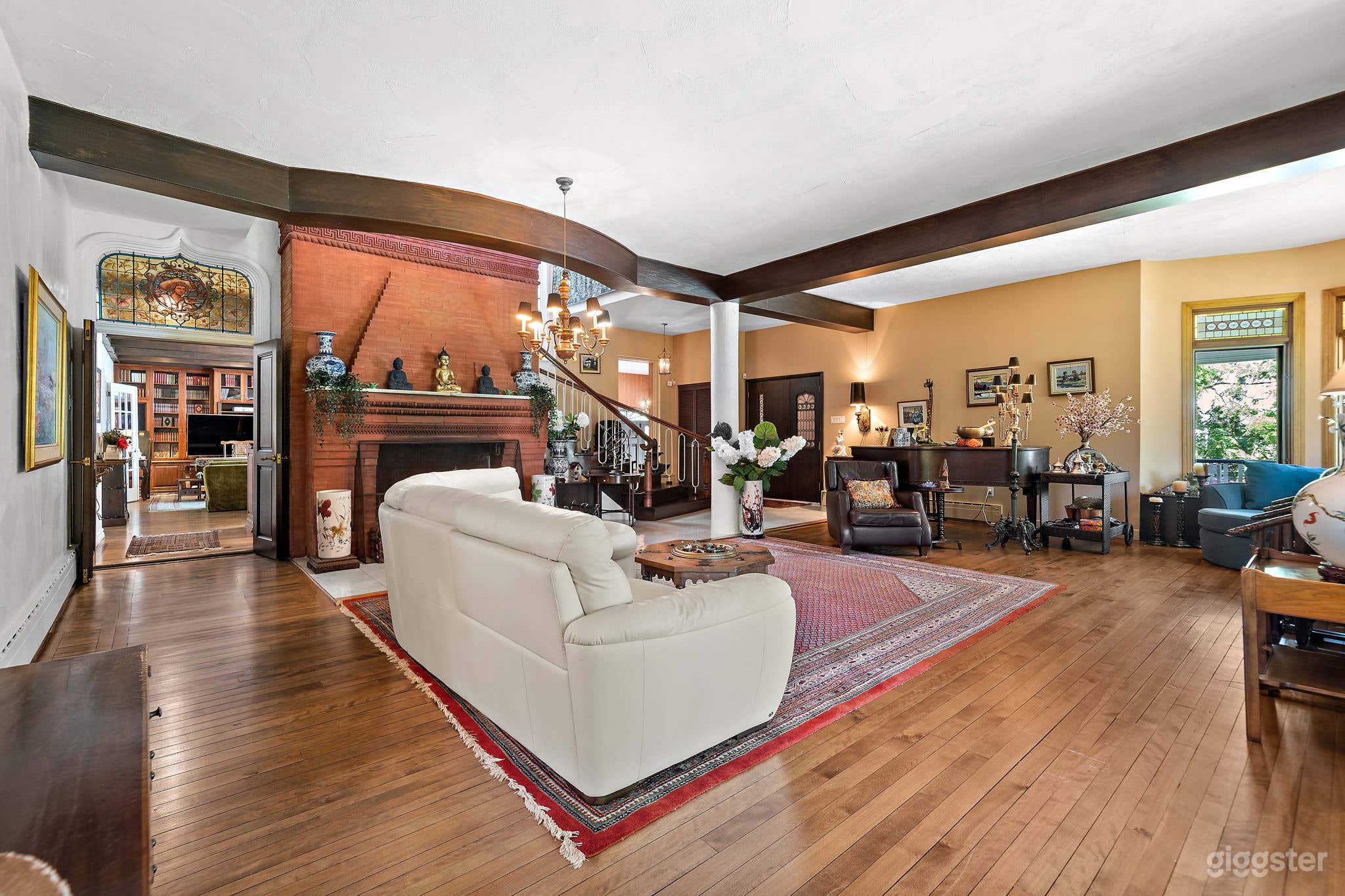 Historic Victorian Waterfront Manor Photo 2