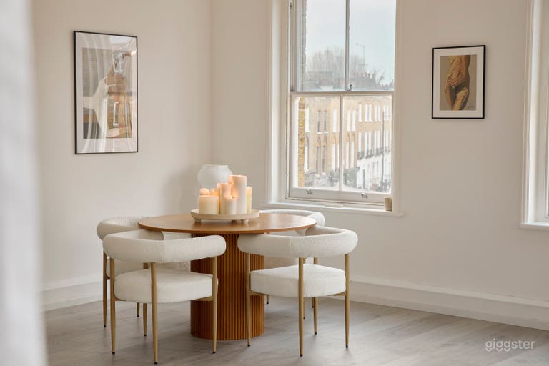  A 1000 sq ft Bright White Studio Space in London 