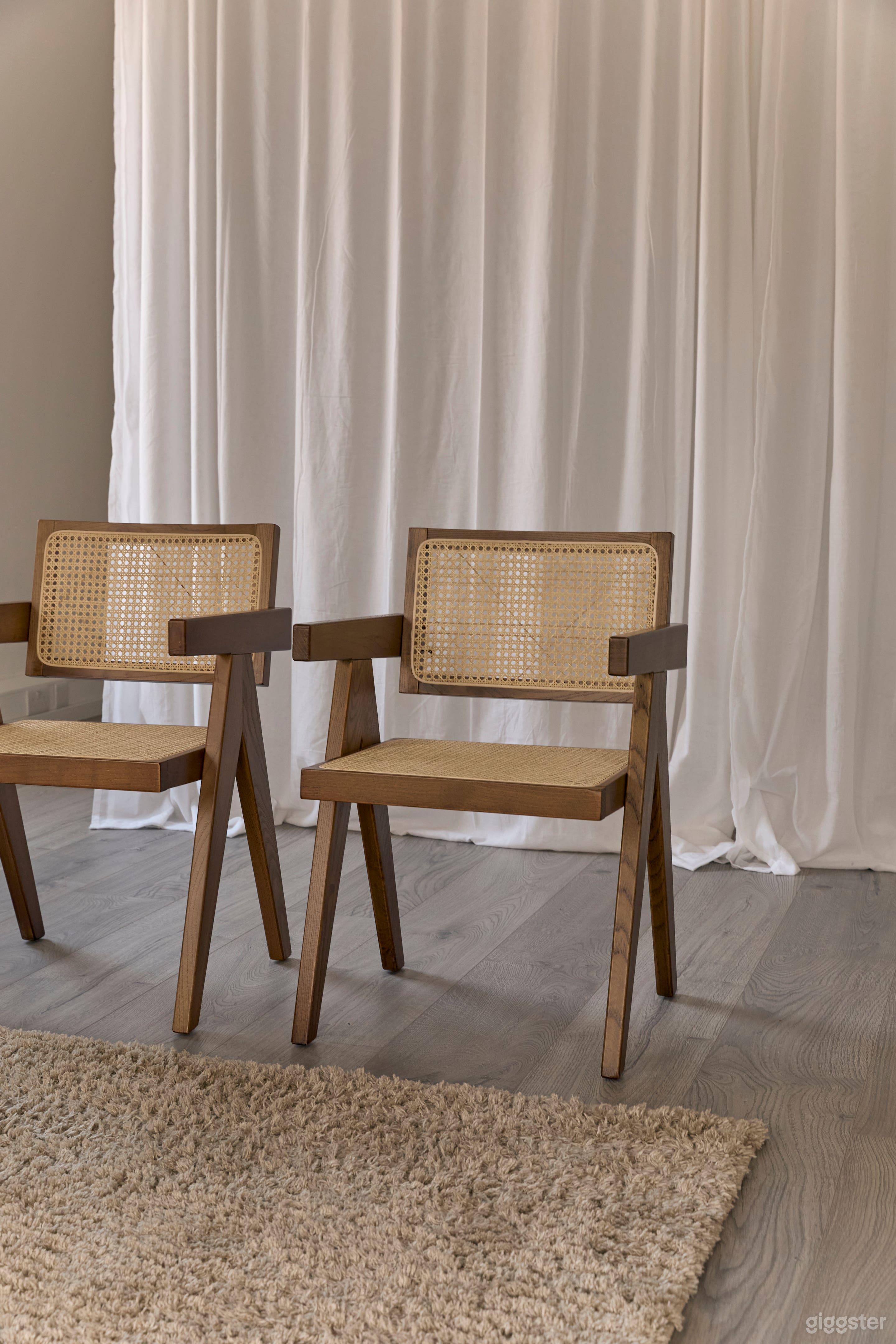 A 1000 sq ft Bright White Studio Space in London Photo 4