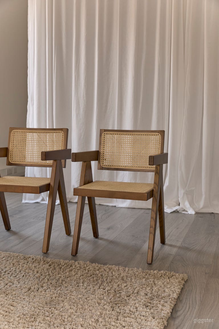  A 1000 sq ft Bright White Studio Space in London 