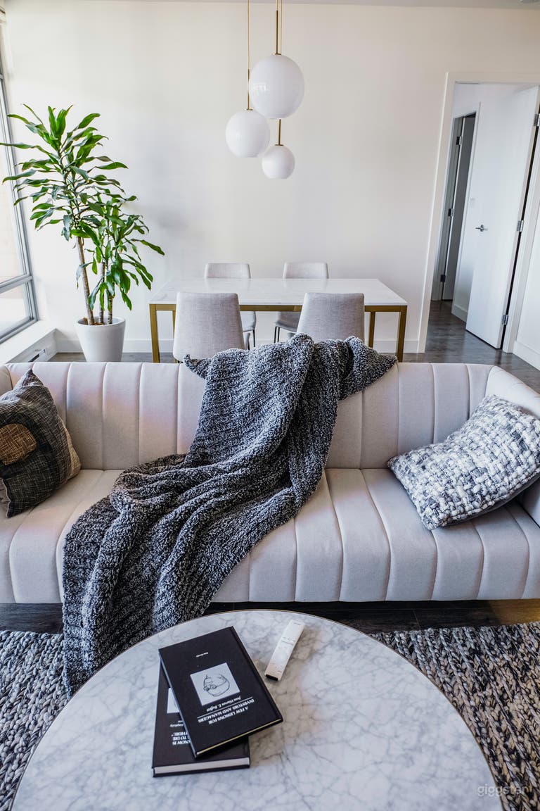  Yaletown Penthouse with City Views 