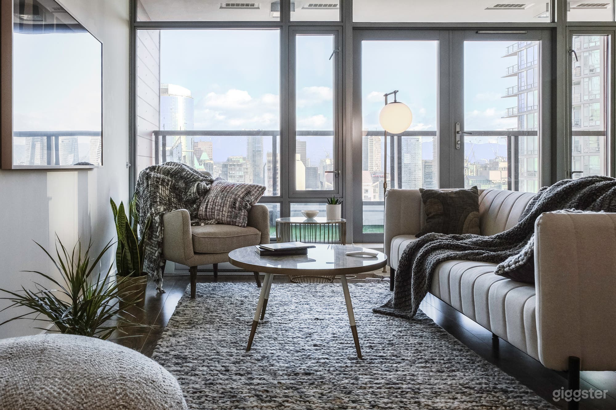Yaletown Penthouse with City Views Photo 1
