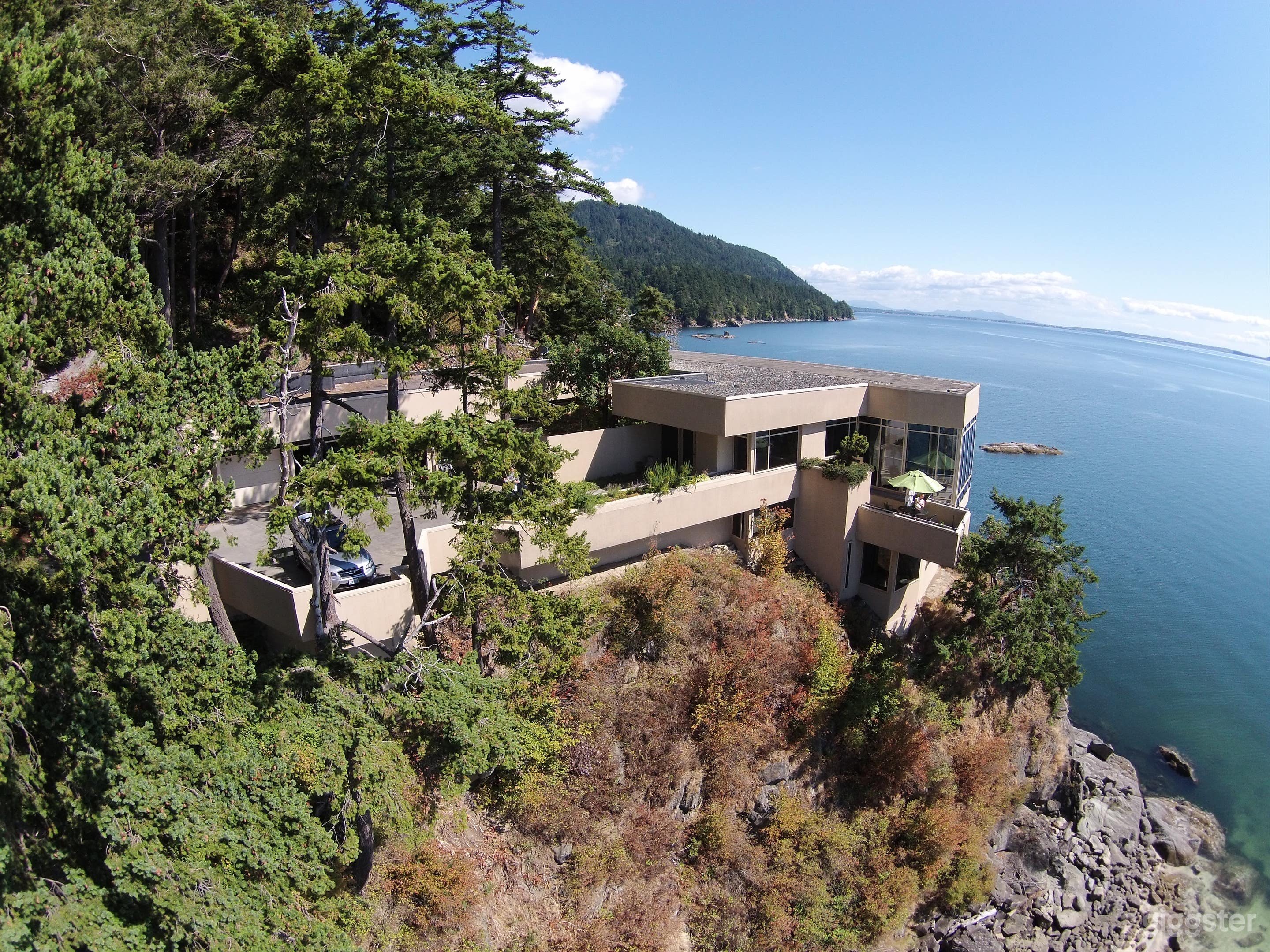 Cliffside Modern Bayside Views Photo 1