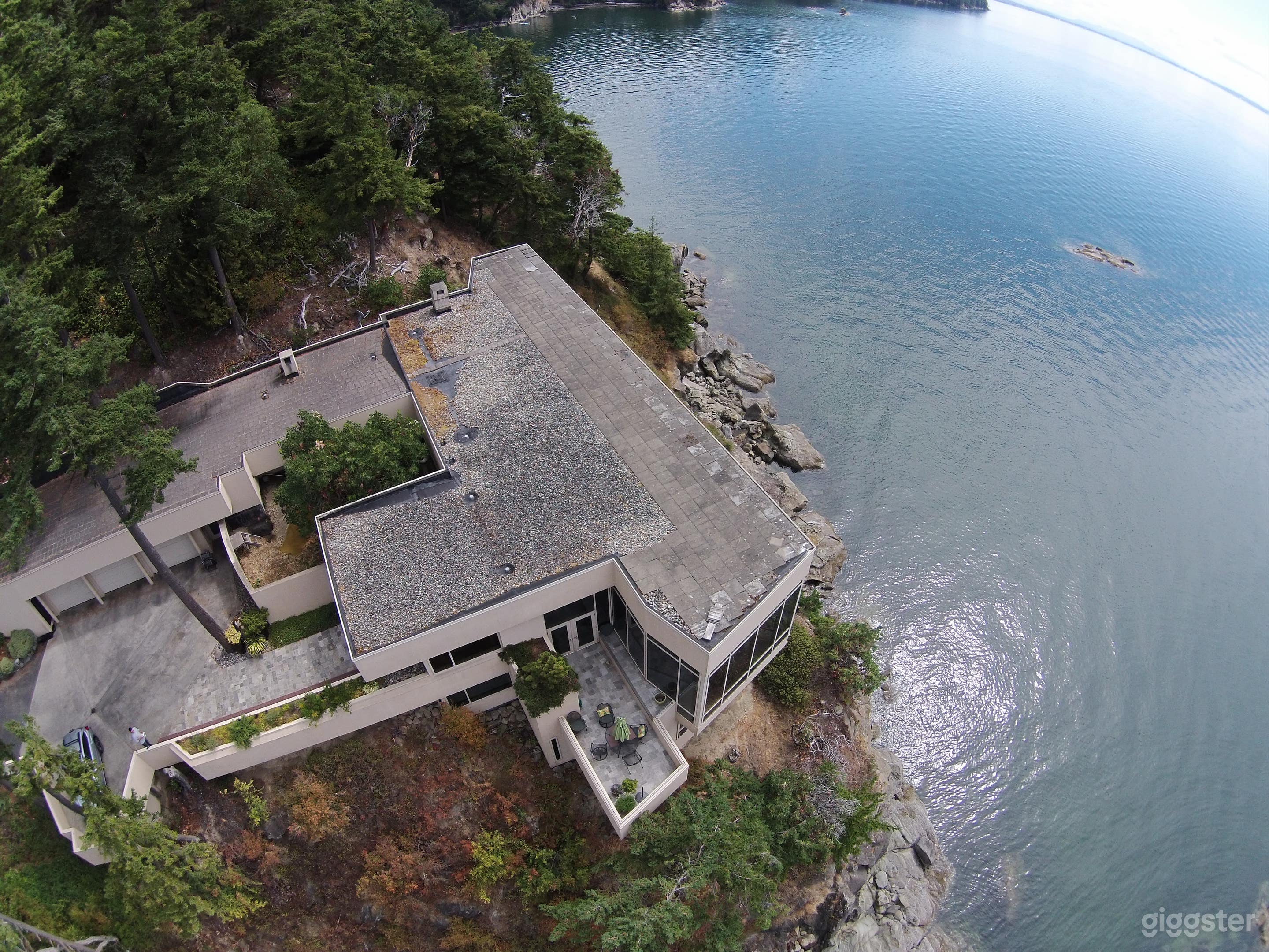 Cliffside Modern Bayside Views Photo 3