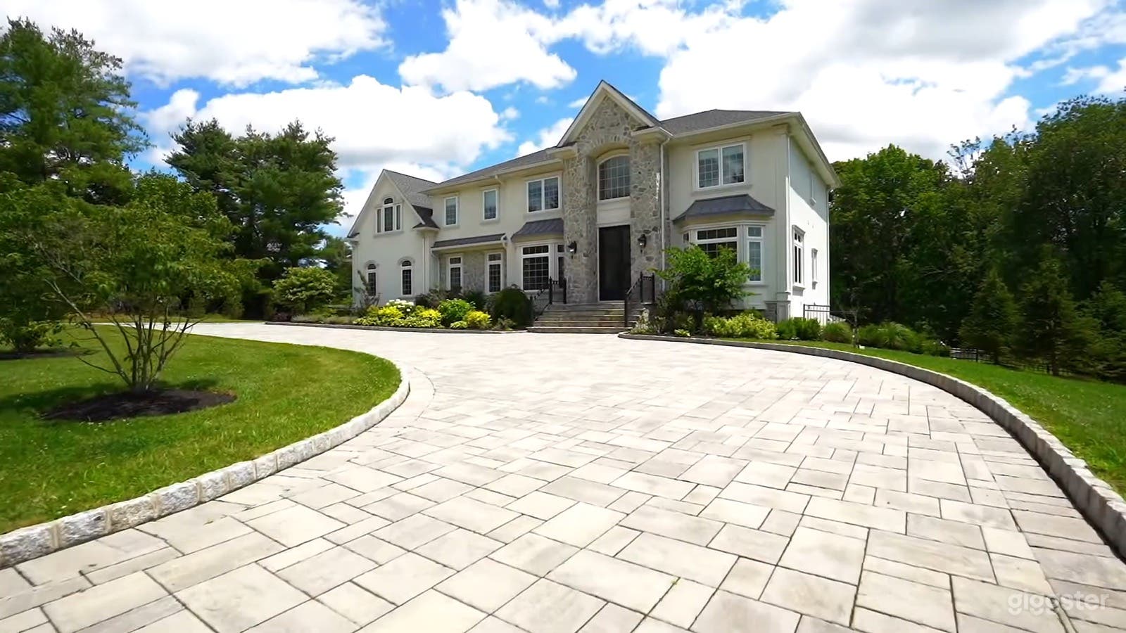 Large modern home in Warren, NJ Photo 1