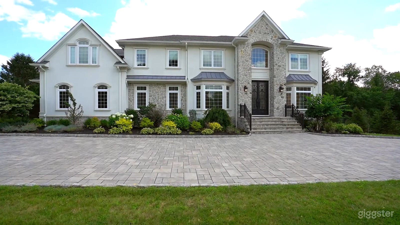 Large modern home in Warren, NJ Photo 2