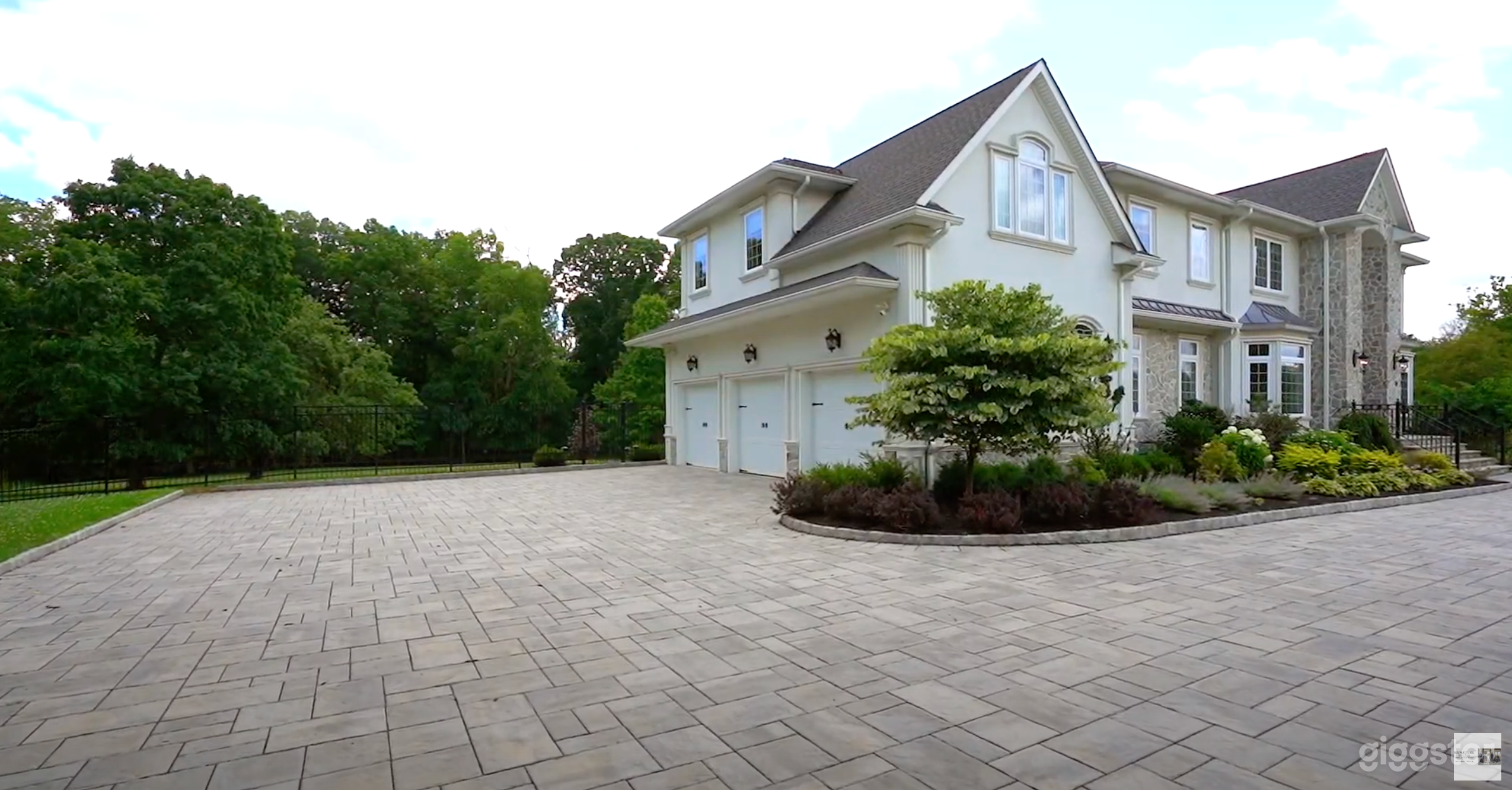 Large modern home in Warren, NJ Photo 3