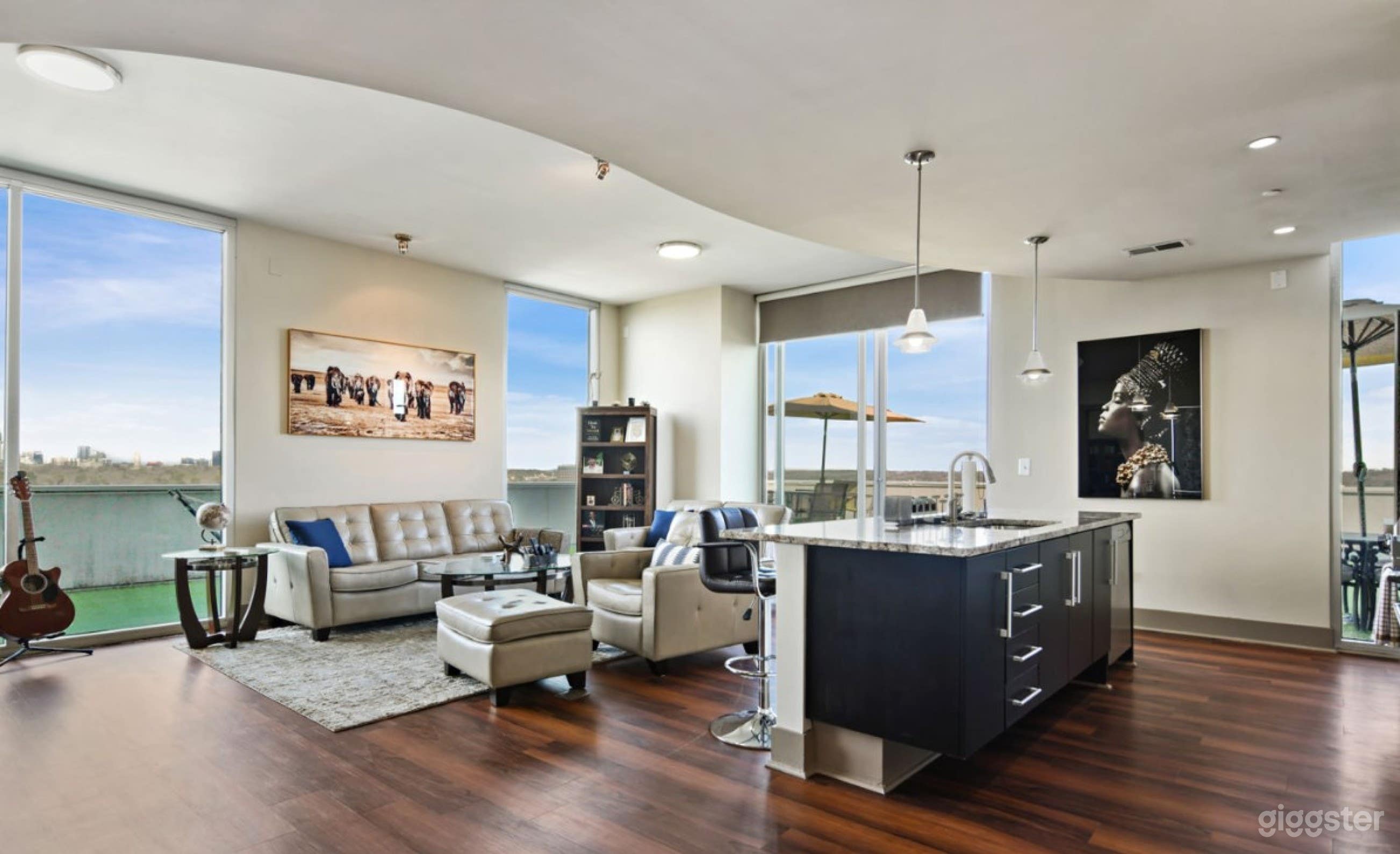 Luxurious Living Room Area In Atlanta Photo 2