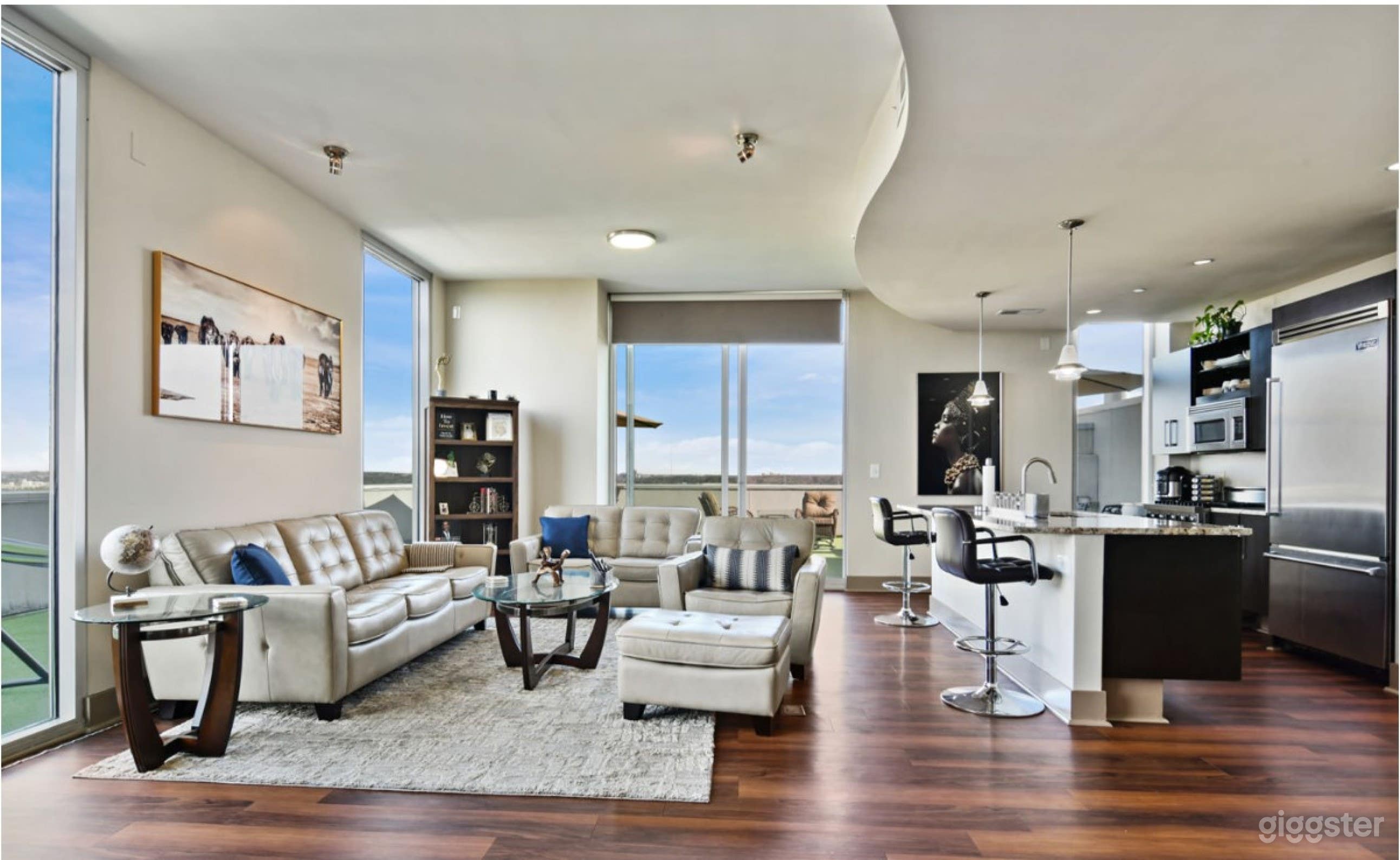 Luxurious Living Room Area In Atlanta Photo 3