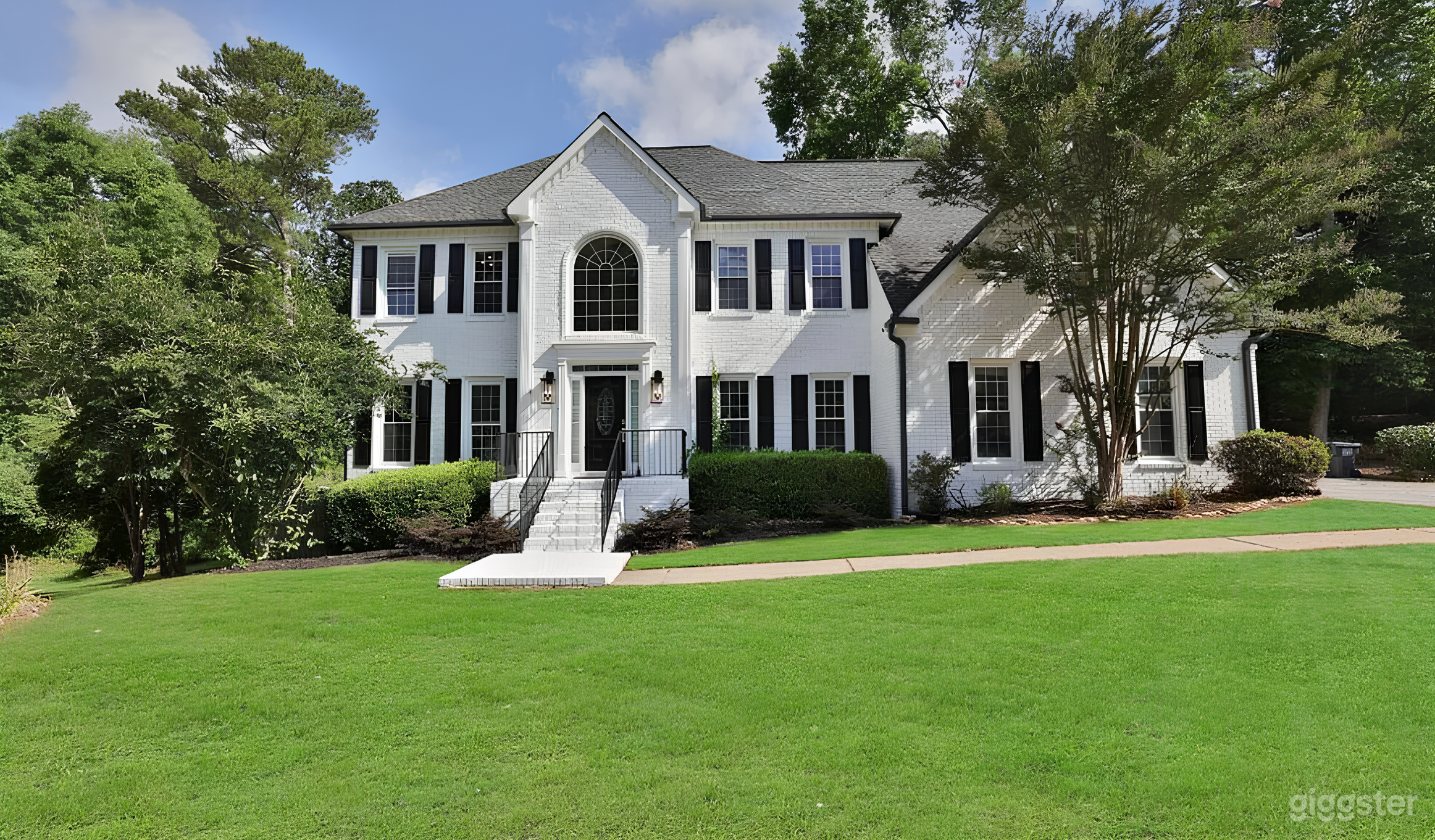 Gorgeous House For Production and Events Photo 2