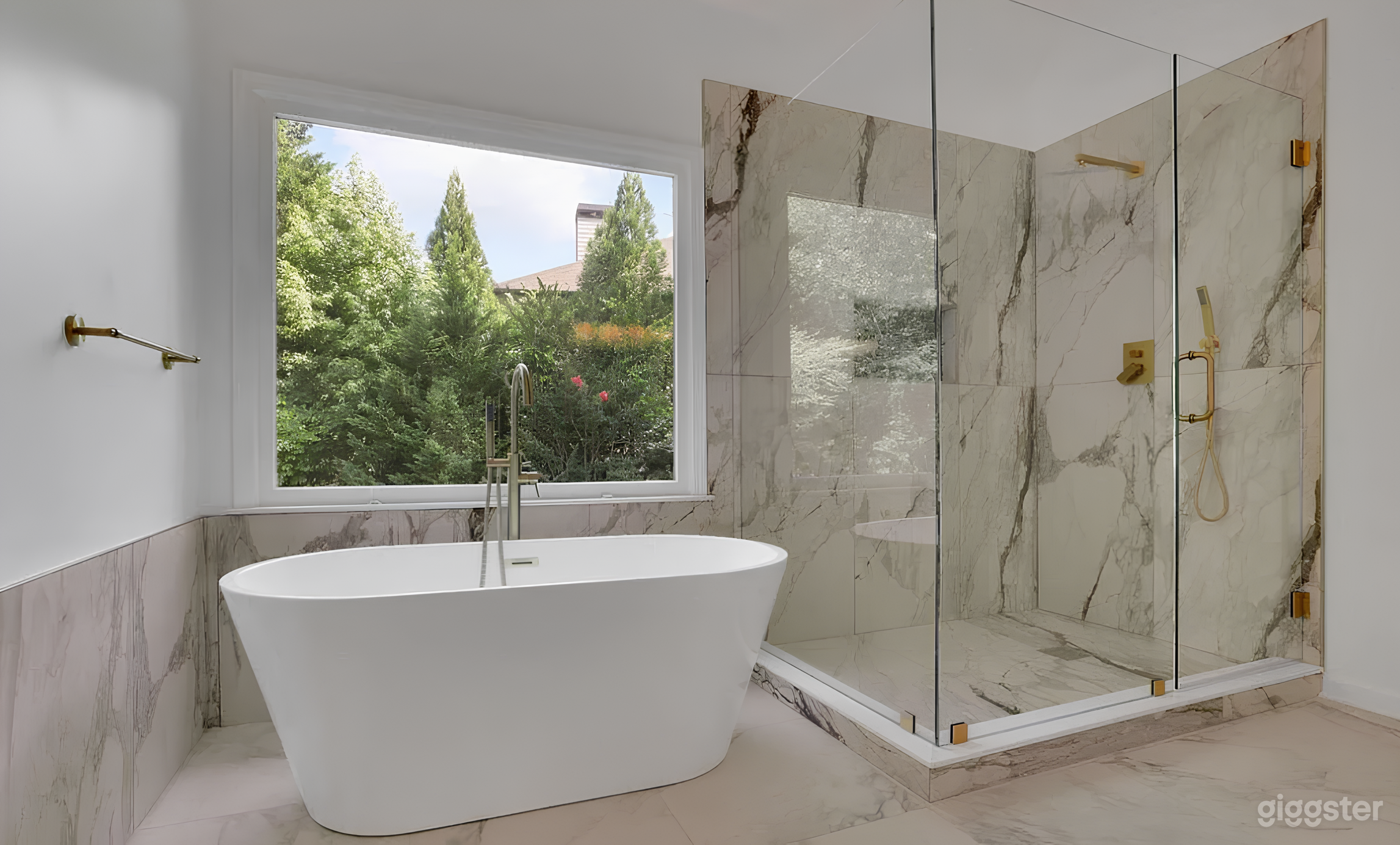 Gorgeous House For Production and Events Photo 4