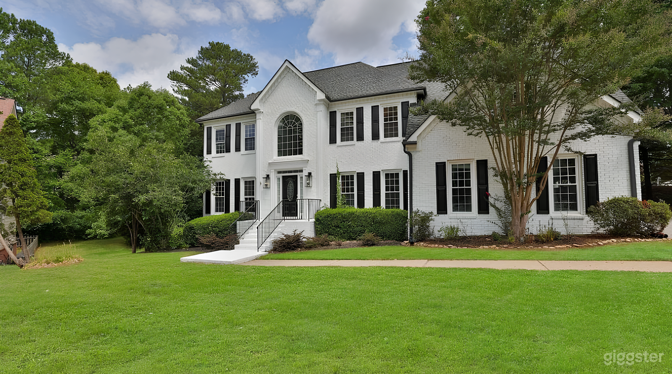 Gorgeous House For Production and Events Photo 1