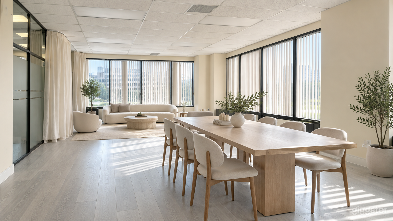 Elegant & Spacious Event Space with City Views Photo 1