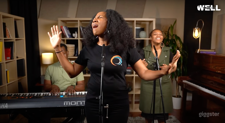  Equipped for acoustic music recordings 