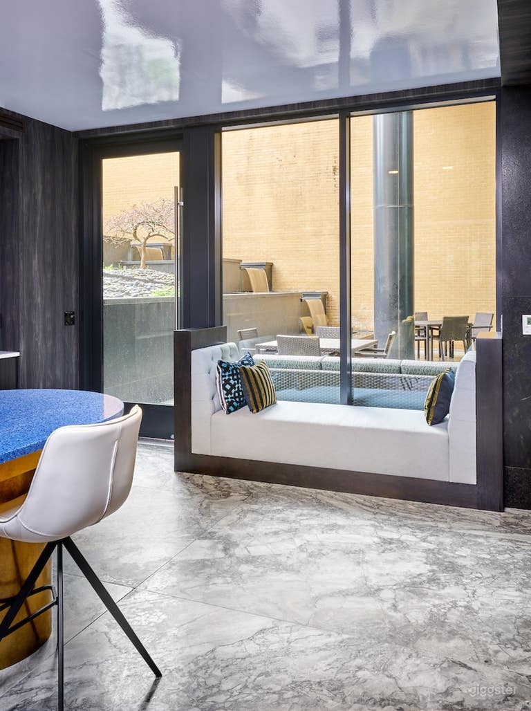  Fun, Vibrant Lounge & Patio in Columbia Heights 