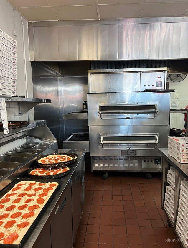 Perfect for Filming Pizza Restaurant in Los Angeles 2nd Loc. Photo 4